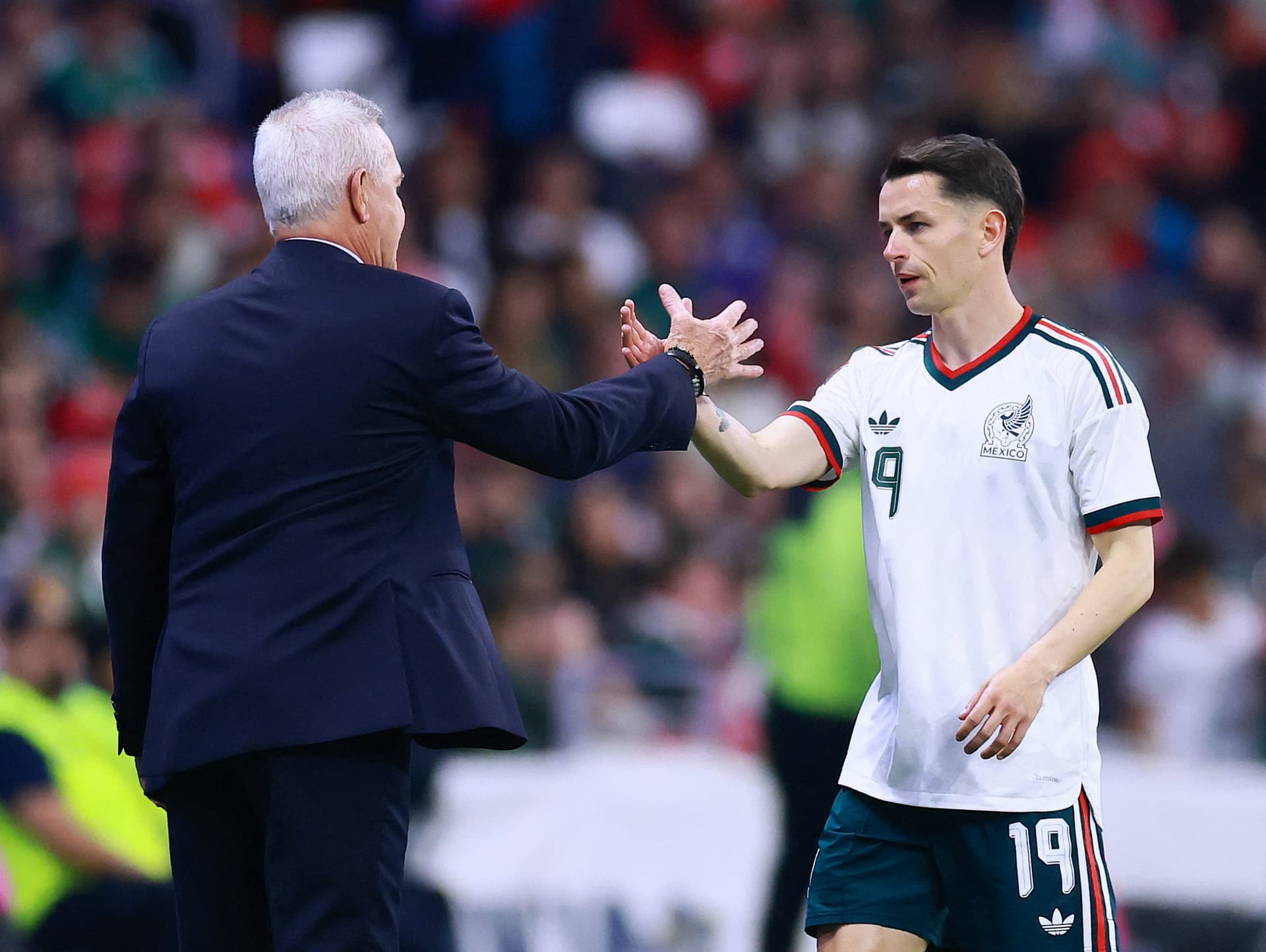 Álvaro Fidalgo y Javier Aguirre durante un partido de la Selección Mexicana