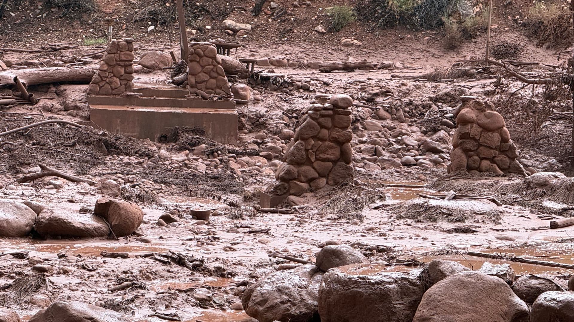 Desalojan a Decenas de Turistas del Gran Cañon por Inundaciones Repentinas