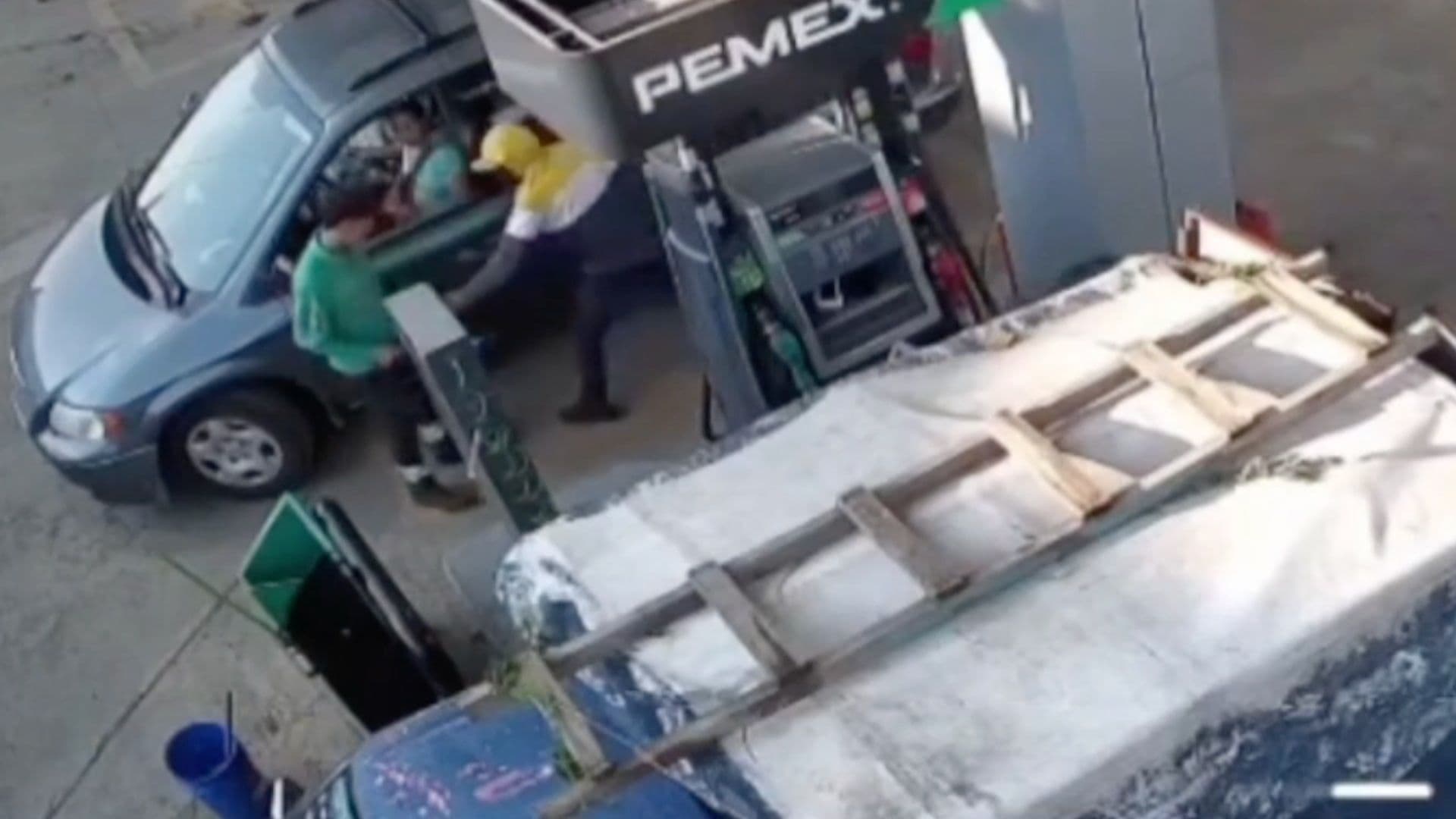 Denuncian Gasolinera Donde Asaltan en la Carretera Federal 45 en Salamanca.