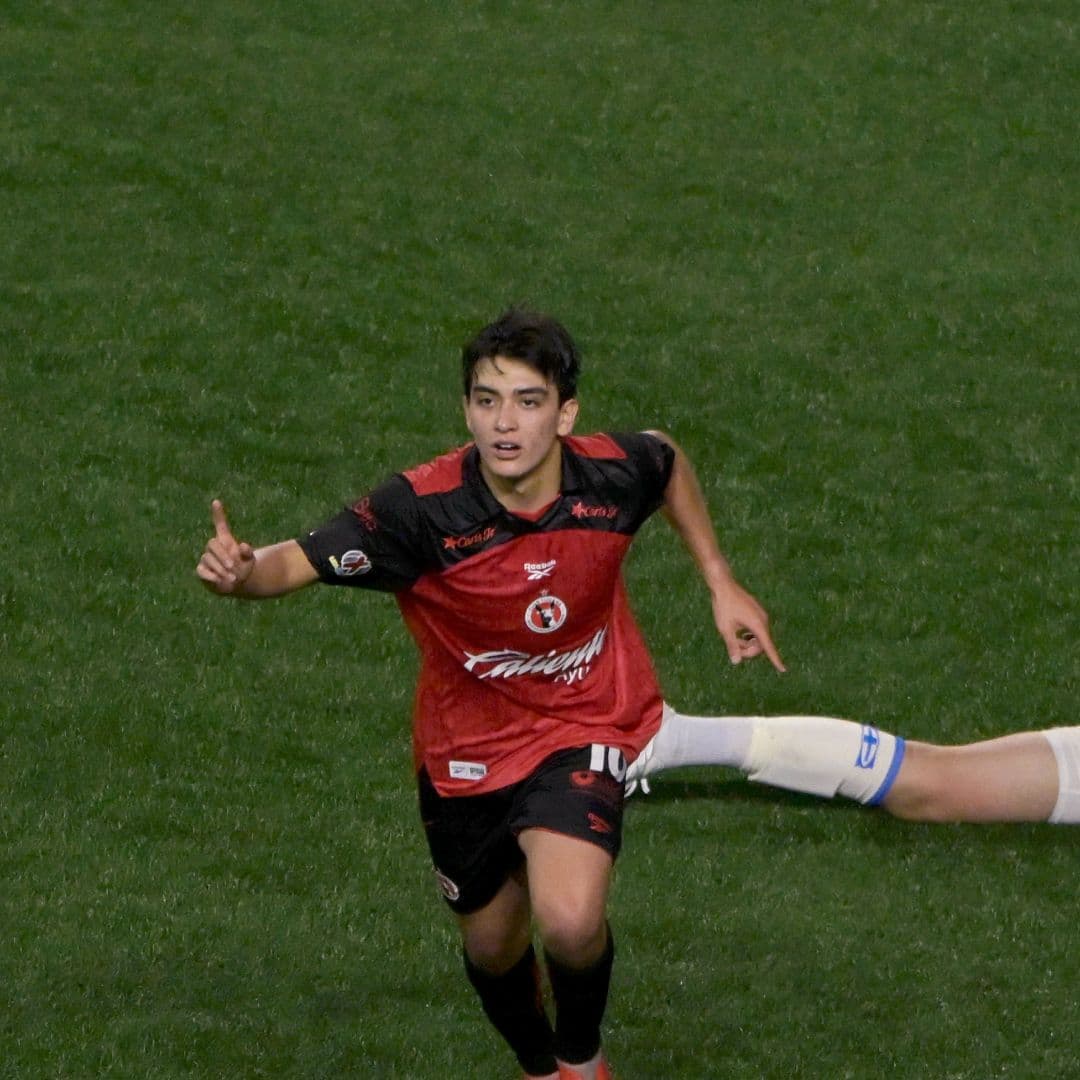 Gilberto Mora Guía a los Xolos de Tijuana en la Victoria Sobre Cruz Azul
