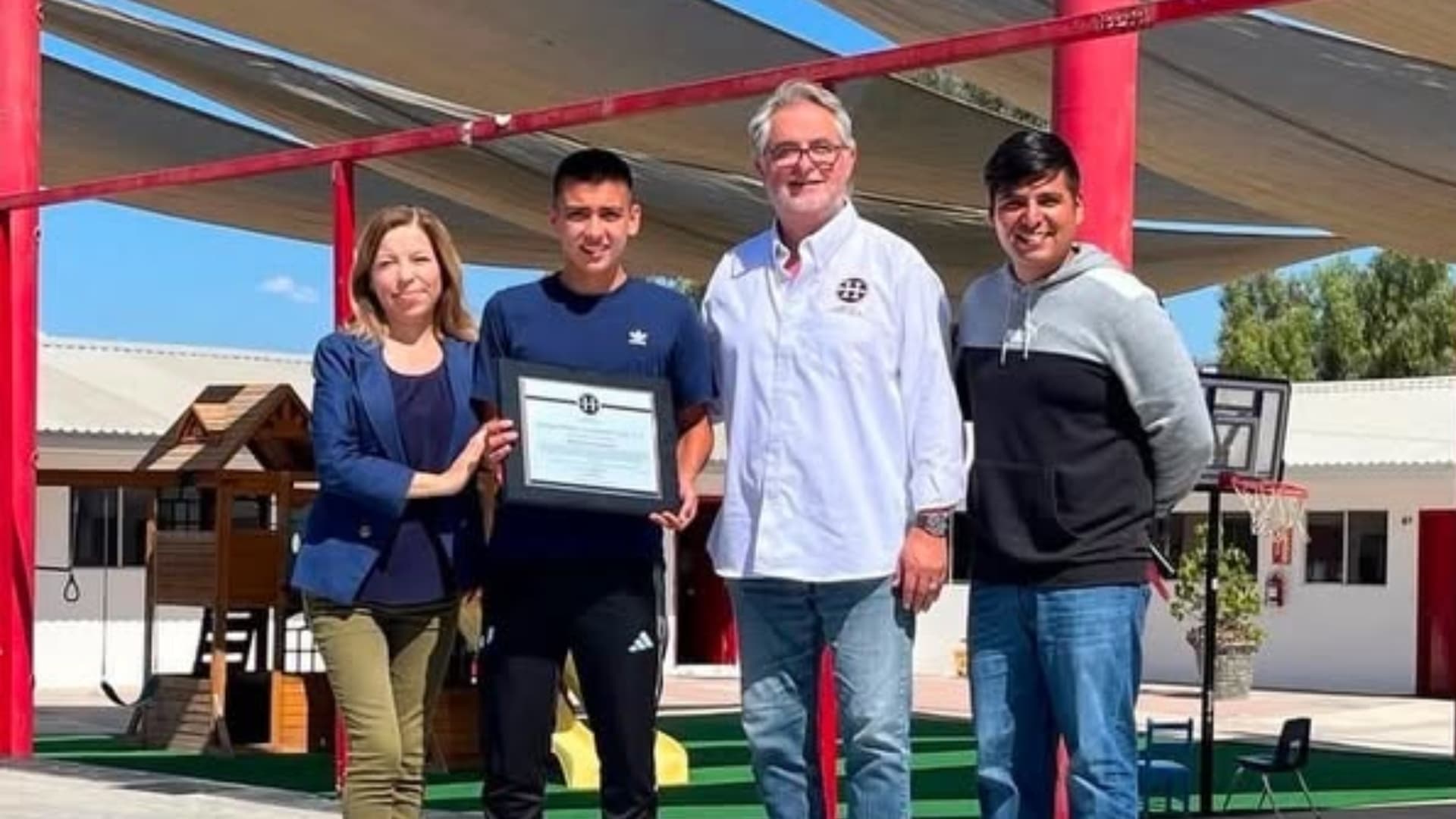 Gilberto Mora Se Gradúa de la Preparatoria tras Debutar con México en el Mundial 2026