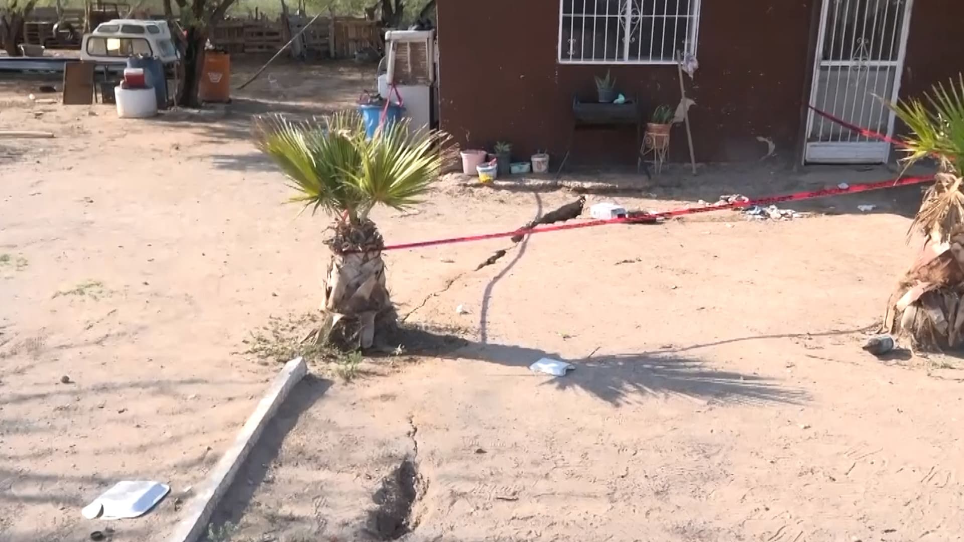 Grieta Atraviesa Casa en La Laguna; Evacuan a Familia