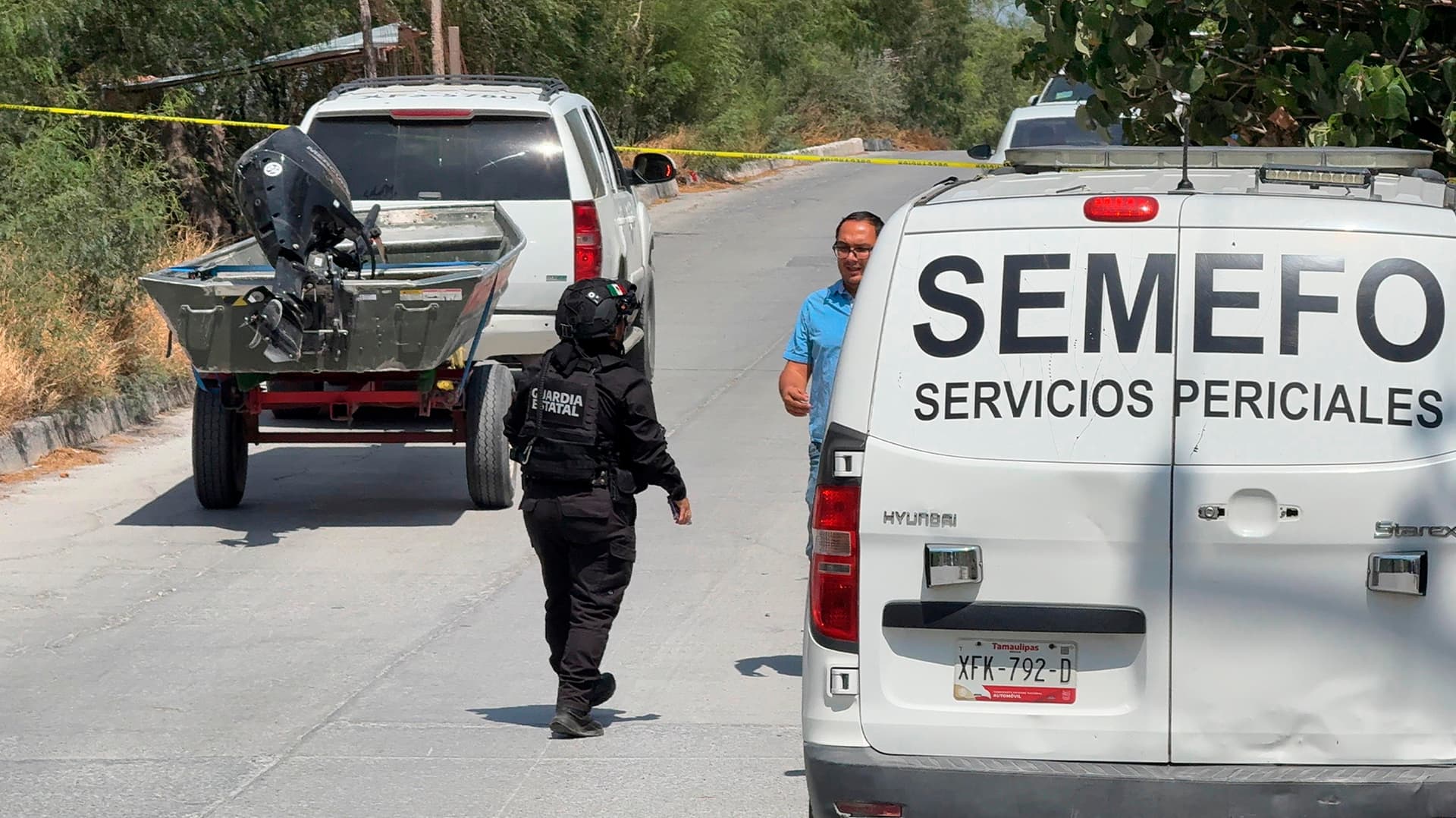 Personal de SEMEFO para Levantamiento del Cuerpo Localizado en Canal Ánzalduas de Reynosa