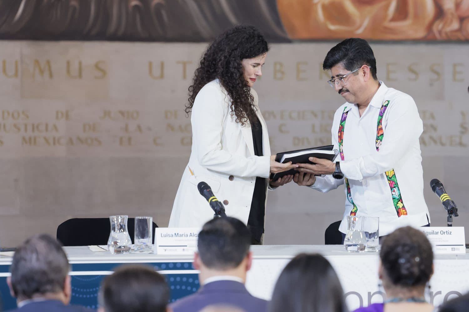 Entrga de propuesta de reformas a la Ley Orgánica del Poder Judicial de la Federación. Foto: Gobierno de México