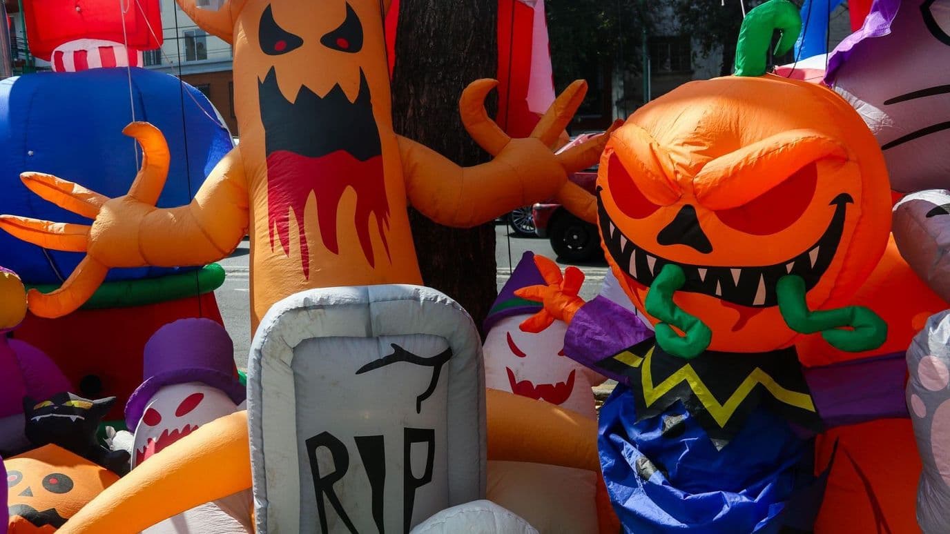 Inflables con temática de Halloween 2026. Inspírate con ideas para crear un 'calendario de adviento' de Halloween.