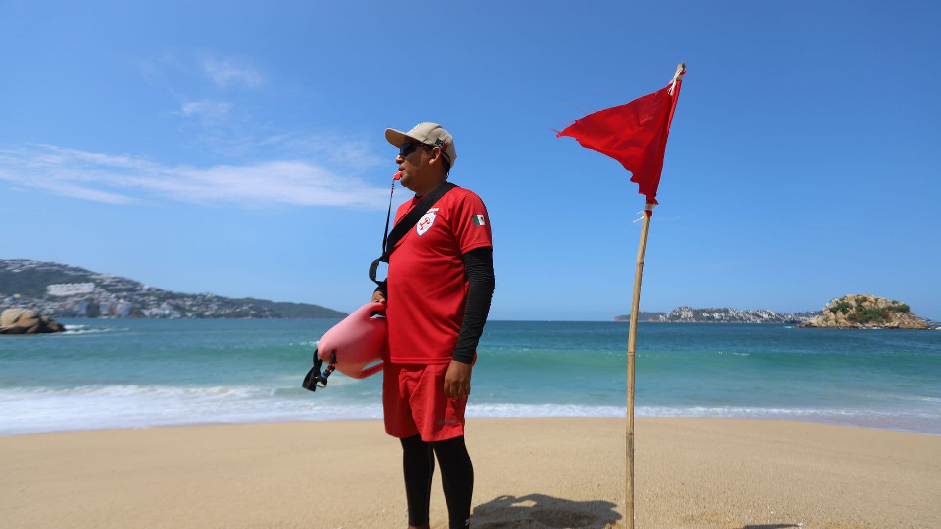 Salvavidas, Arriesgan su Vida por los Turistas