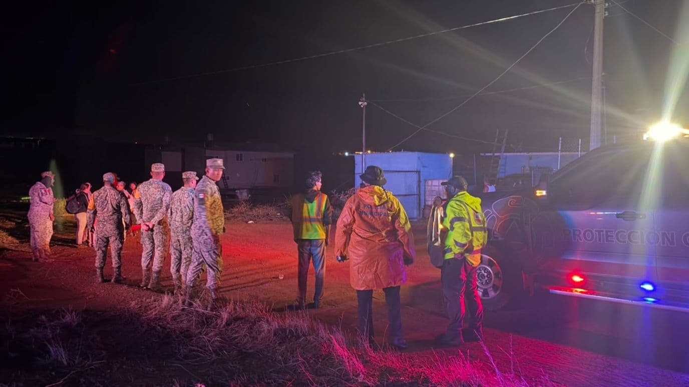 Evacúan a 30 Familias por Desbordamiento de Arroyo en Ensenada; Resguardan a 182 Personas