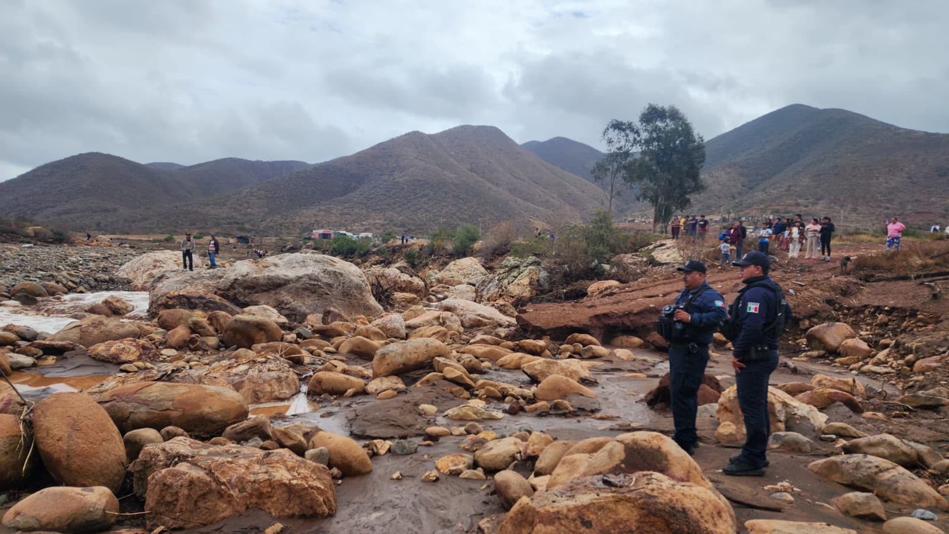 Buscan a Cuatro Integrantes de Familia Desaparecida por Lluvias en El Pípila, Ensenada