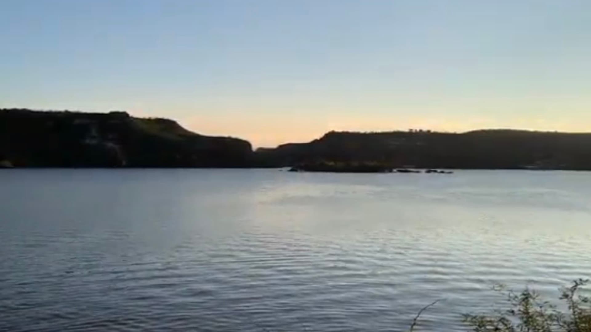 Localizan Tres Cuerpos tras Volcadura de Lancha en la Presa de Zimapán