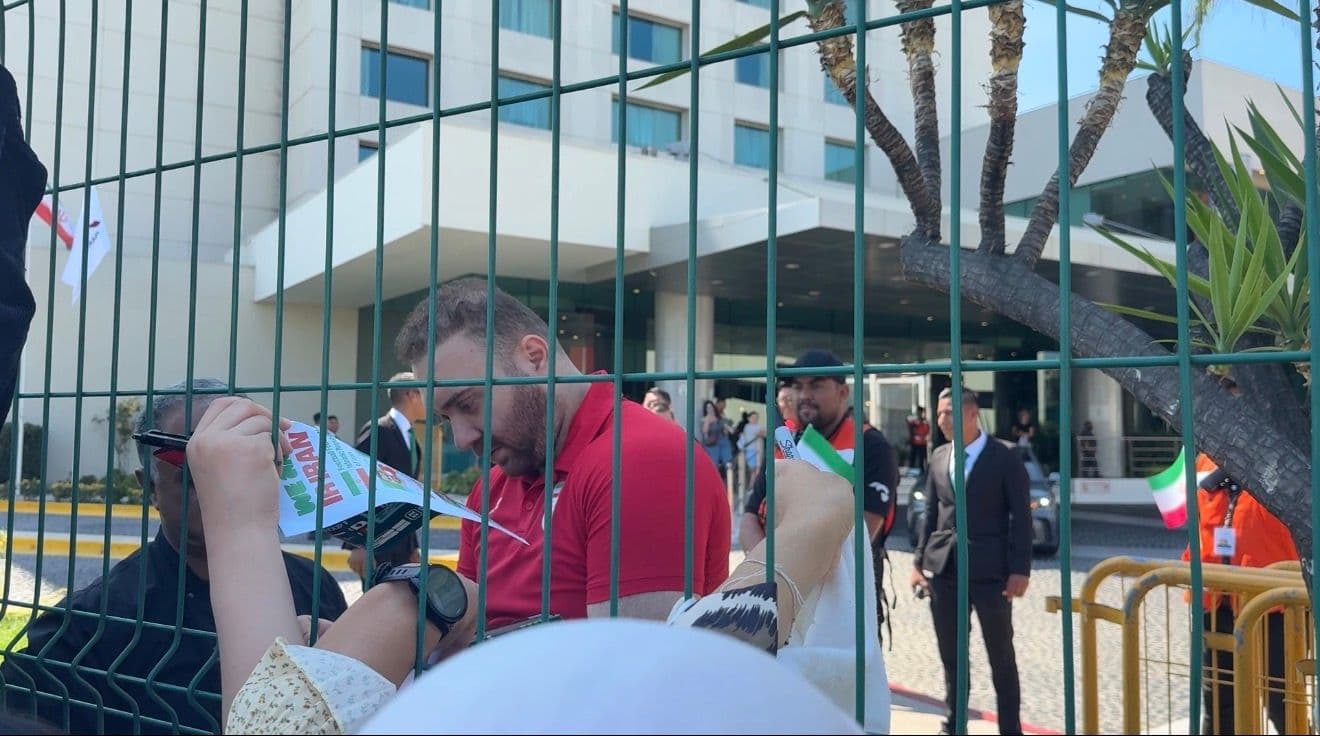 Selección de Irán convive con sus aficionados en Tijuana