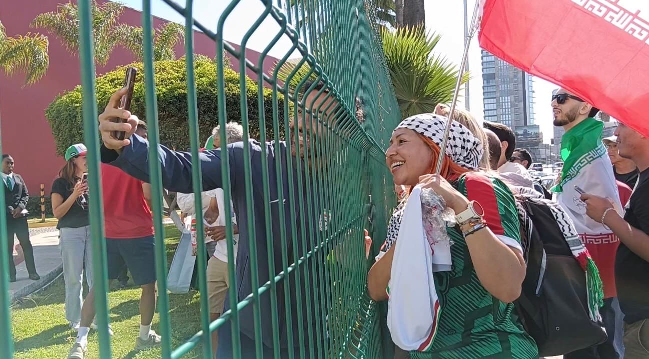 Selección de Irán Convive con Aficionados Iraníes de California