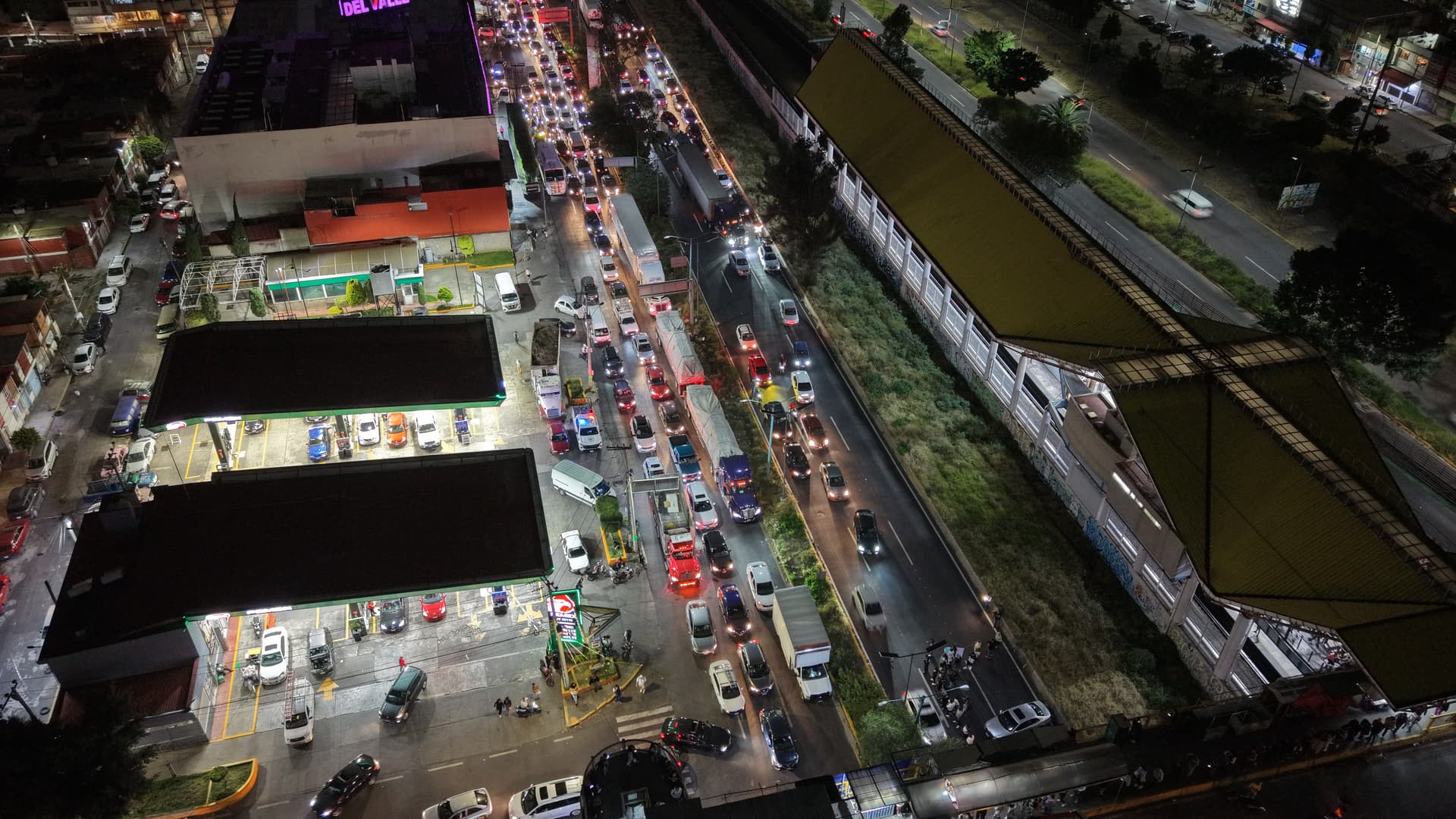 Bloquean Avenida Central en Ecatepec