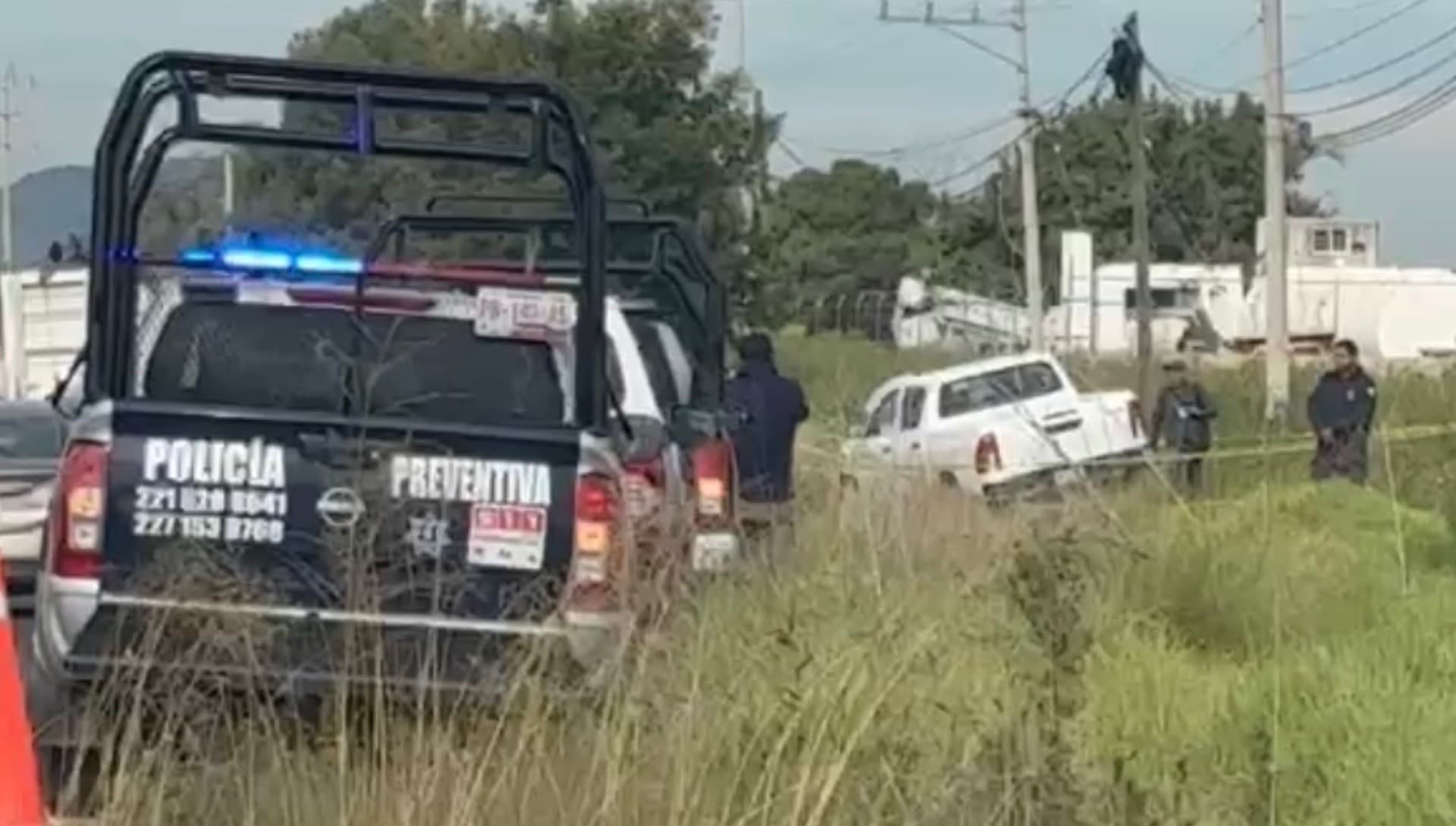 Cuerpo abandonado en camioneta en Amozoc-Nautla