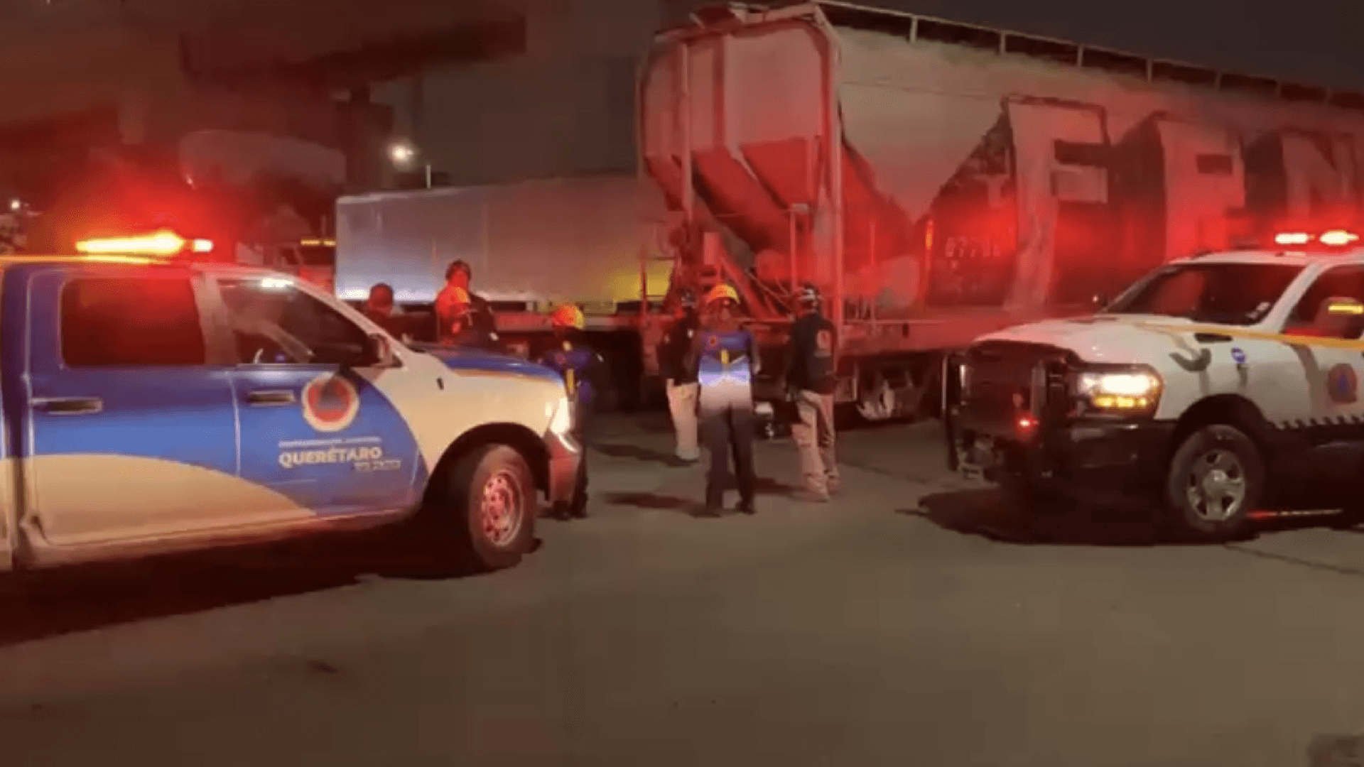 Motociclista Muere Arrollado tras Intentar Ganarle el Paso al Tren, en Querétaro