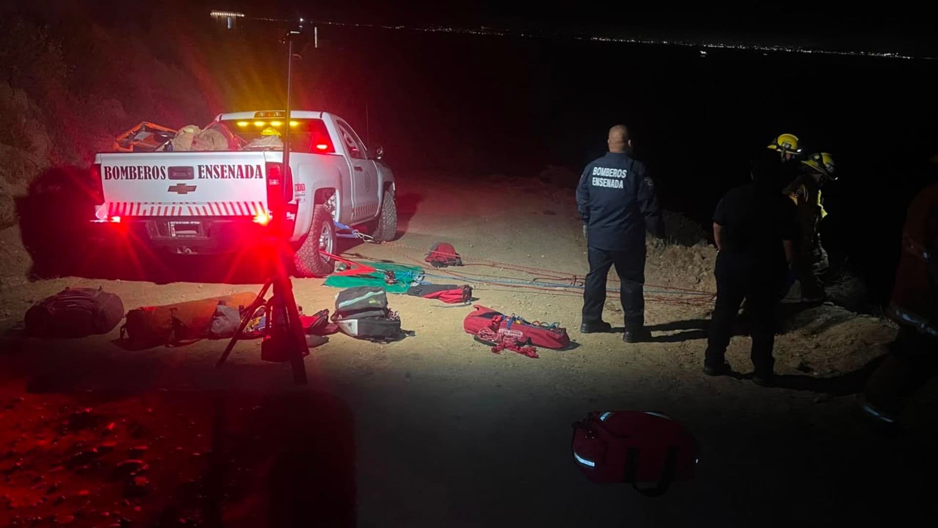 Mujer Caer en Vehículo a Barranco de 70 Metros en Carretera de La Bufadora, Ensenada