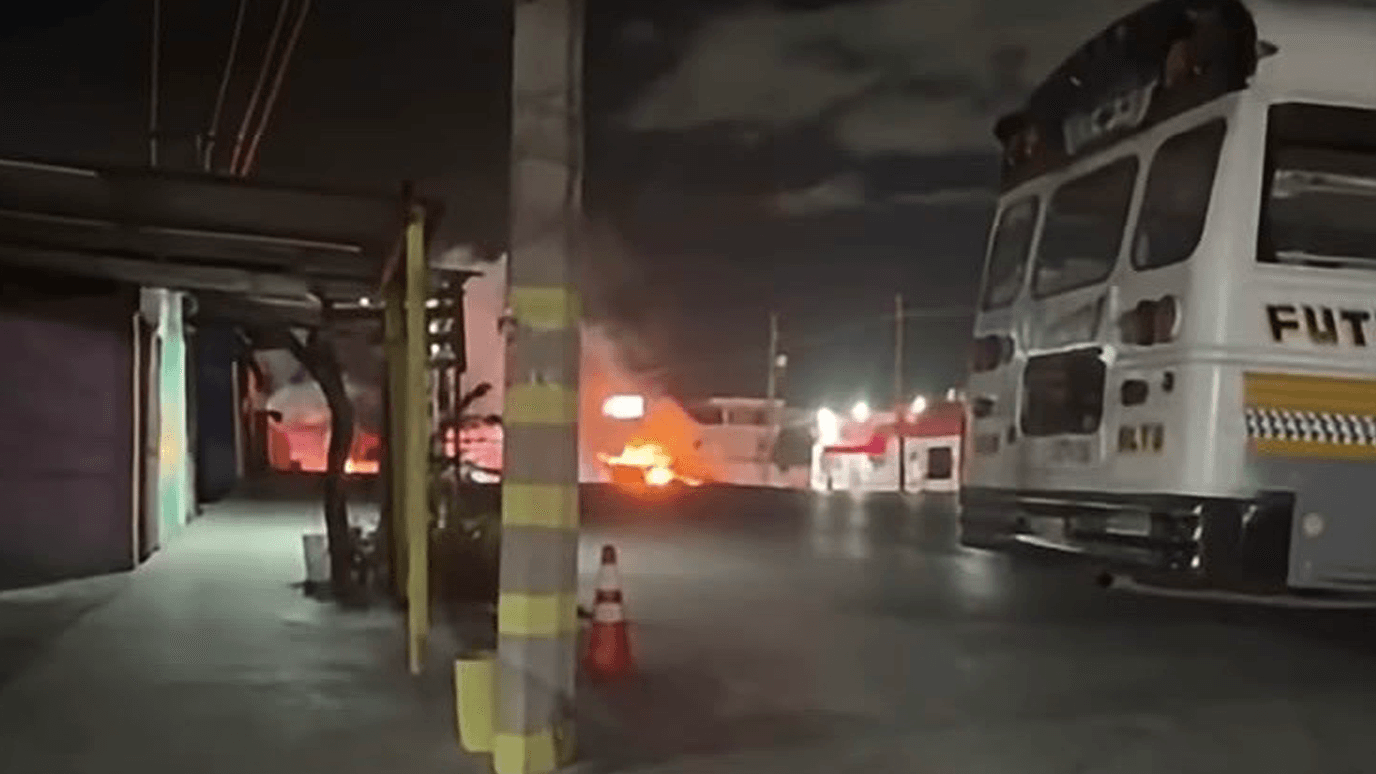 Matamoros: Siguen Bloqueos con Unidades Incendiadas y Suspenden Clases Mañana