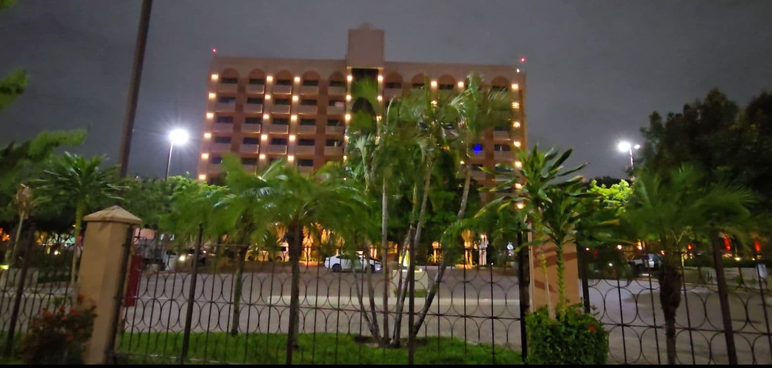 Hombre Muere al Caer de Hotel en Culiacán