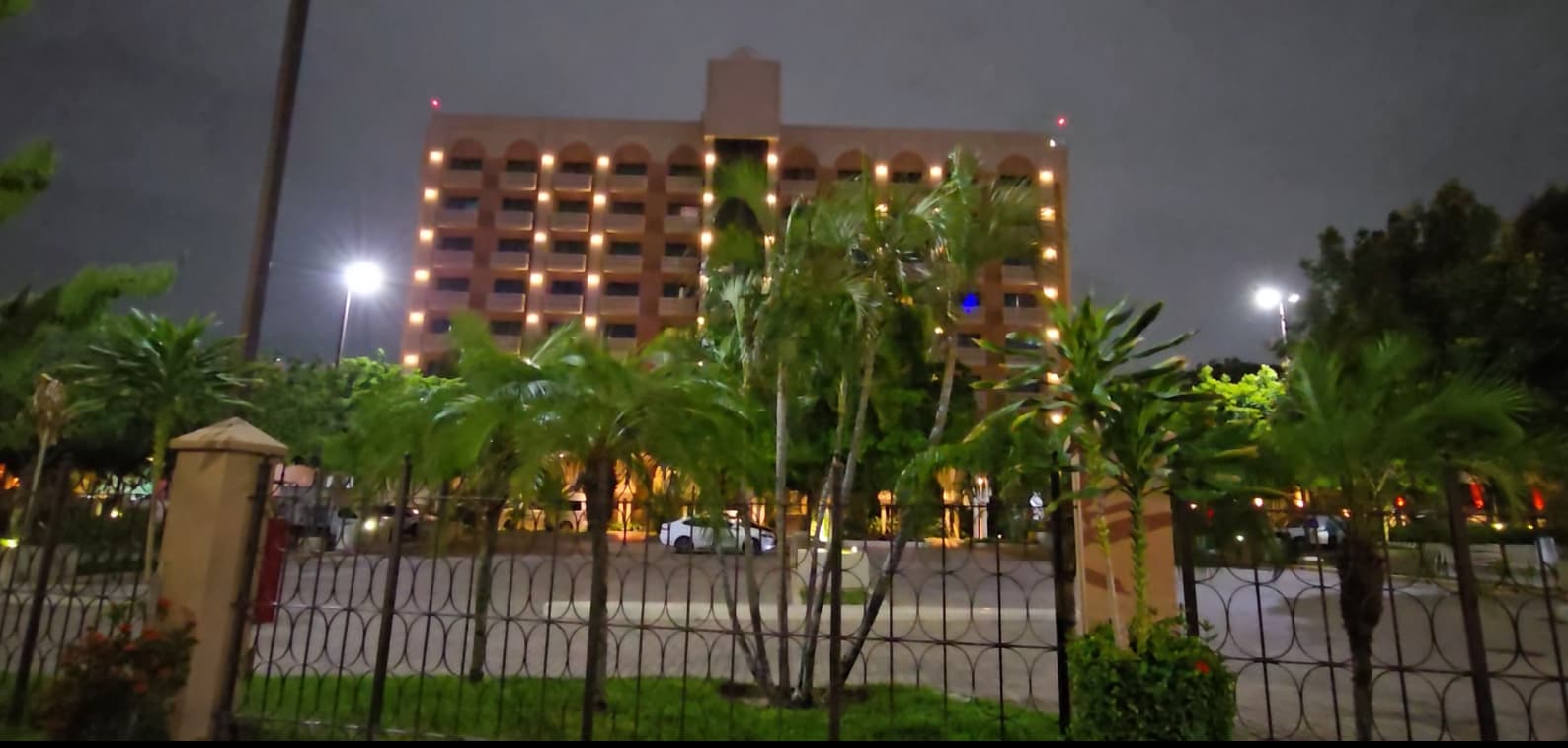 Hombre Muere al Caer de Hotel en Culiacán