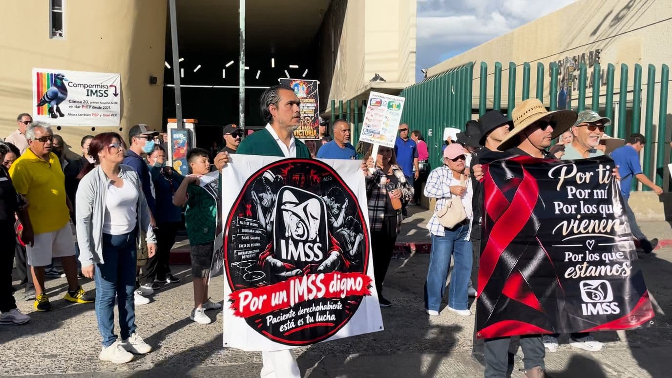 Protestan Trabajadores del IMSS Clinica 20 por Aumento Salarial en Tijuana