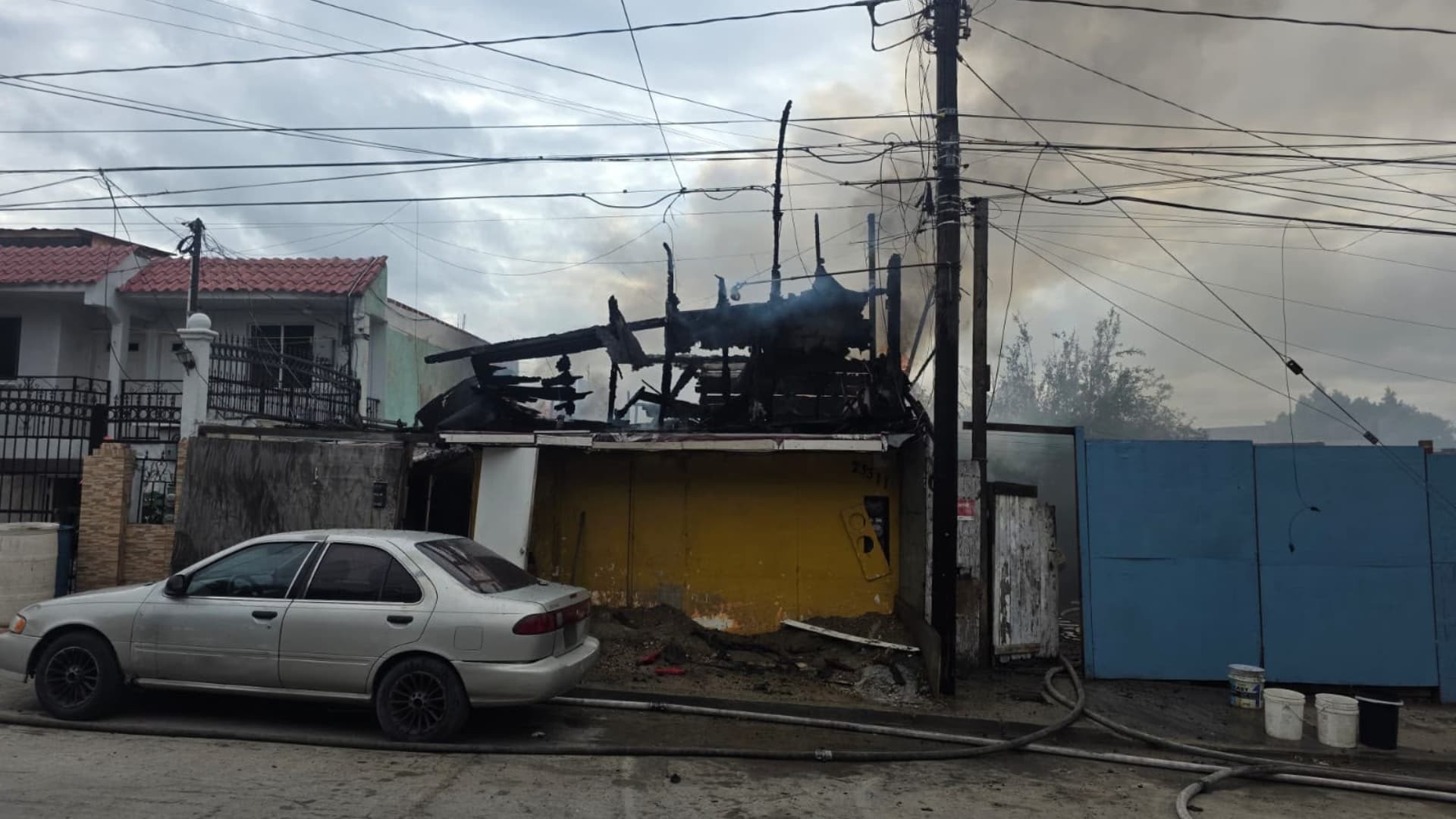Voraz Incendio Consume Casa en Colonia Tierra y Libertad en Tijuana