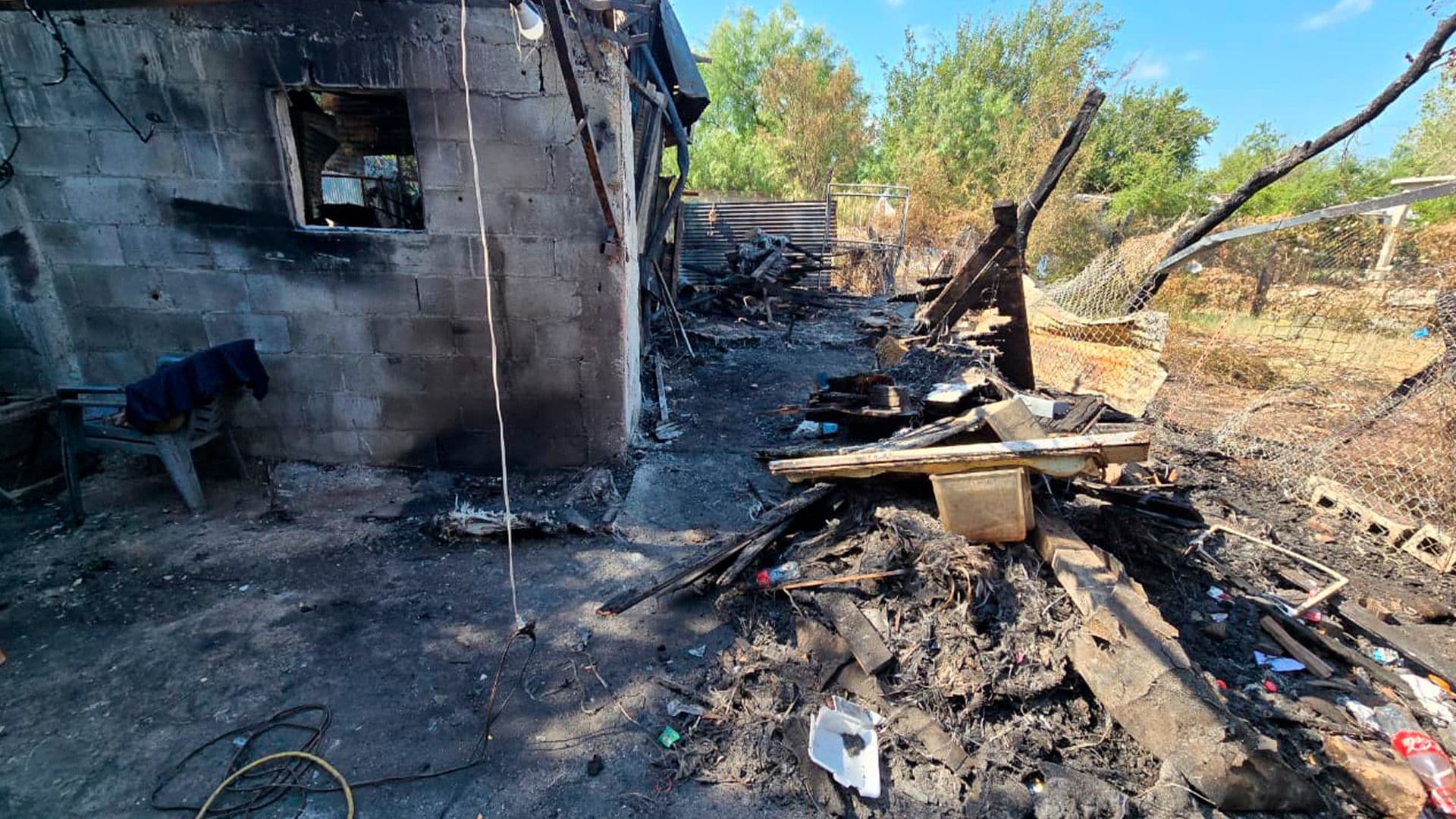 Un incendió consumió lo que era el hogar de un adulto mayor en la colonia Presidentes de Piedras Negras