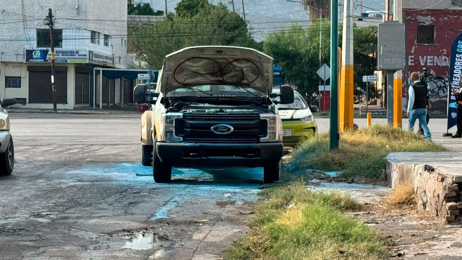 Fueron los mismos tripulantes quienes lograron sofocar el fuego de la unidad sobre la calle Acuña
