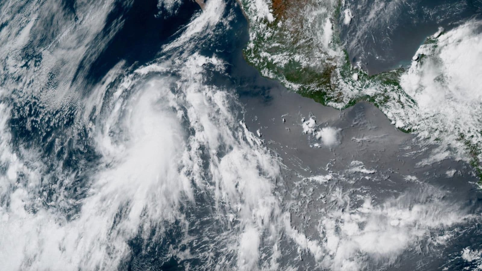 Imagen satelital del Pacífico mexicano. Foto: NOAA