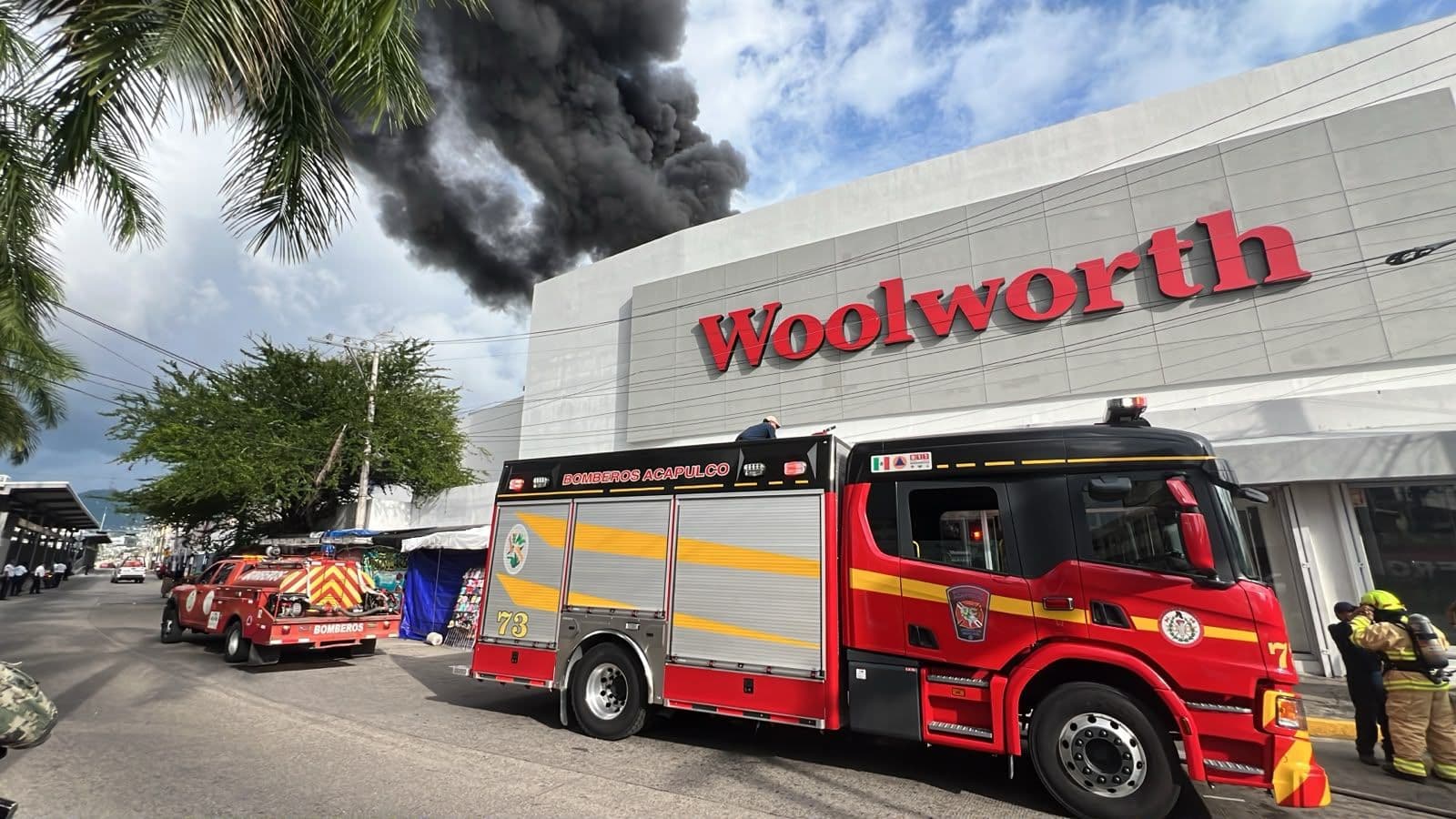 Incendio Consume Tienda Departamental en Acapulco