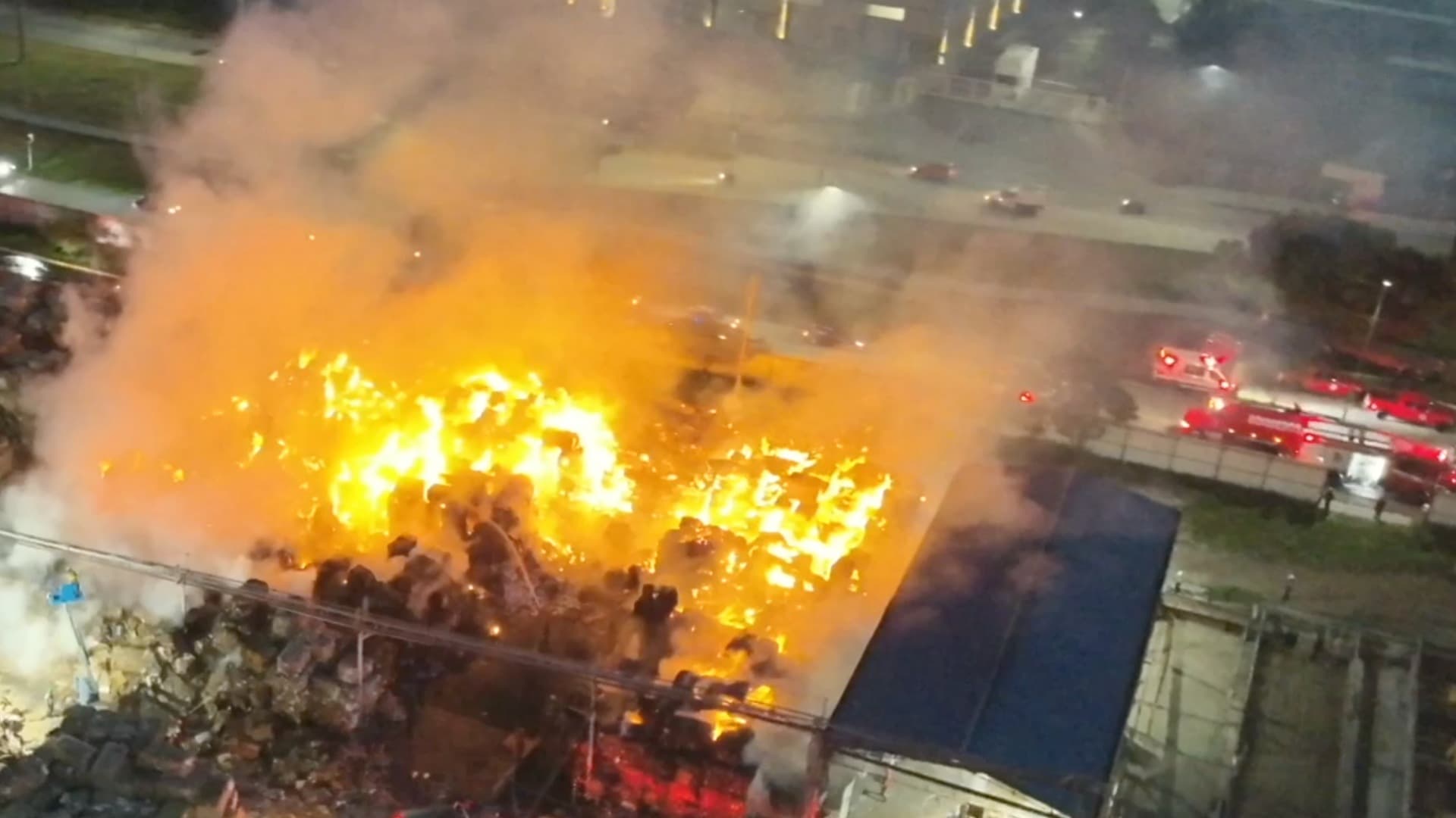 Los trabajos de extinción del fuego duraron más de 5 horas.