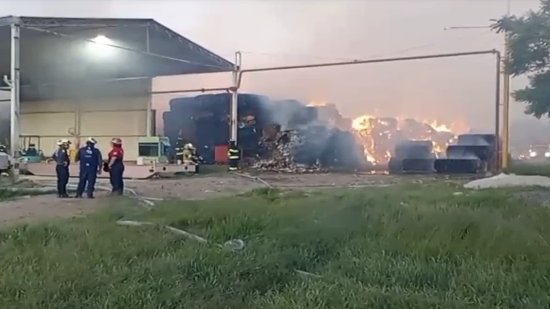 Se Incendia Fábrica de Cartón en Portales de San Sebastián; No se Reportan Lesionados