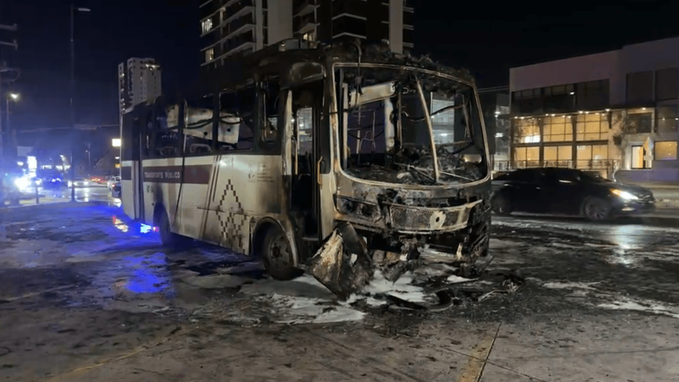 Camión de Transporte Público se Incendia en Hermosillo; Pasajeros Lograron Ponerse a Salvo