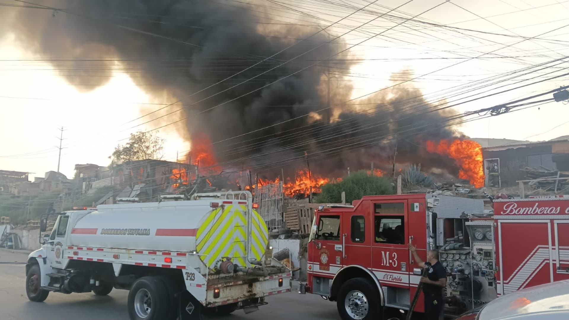Incendio Consume Cinco Viviendas en Asentamiento Irregular de Tijuana