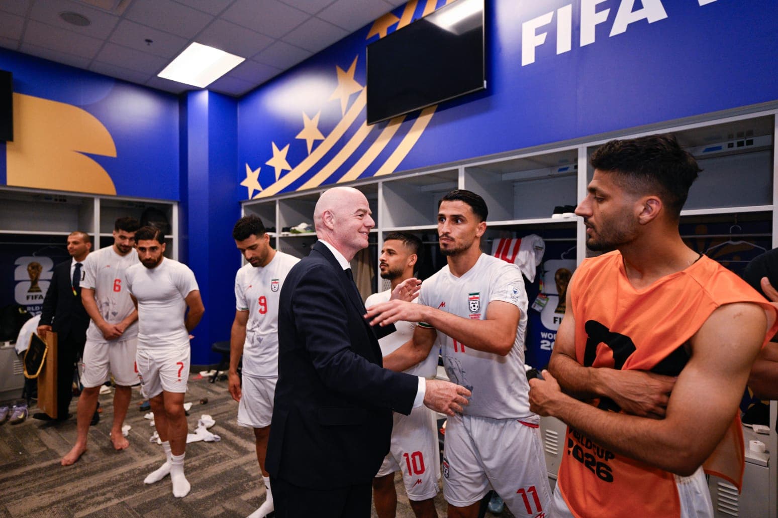Infantino Visita Vestidor de Irán y le Dicen que Es el Equipo Más Oprimido del Mundial