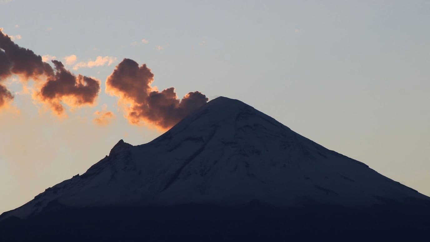 Volcán Popocatépetl. Creador de Contenido escala volcán Popocatépetl hasta el Cráter.