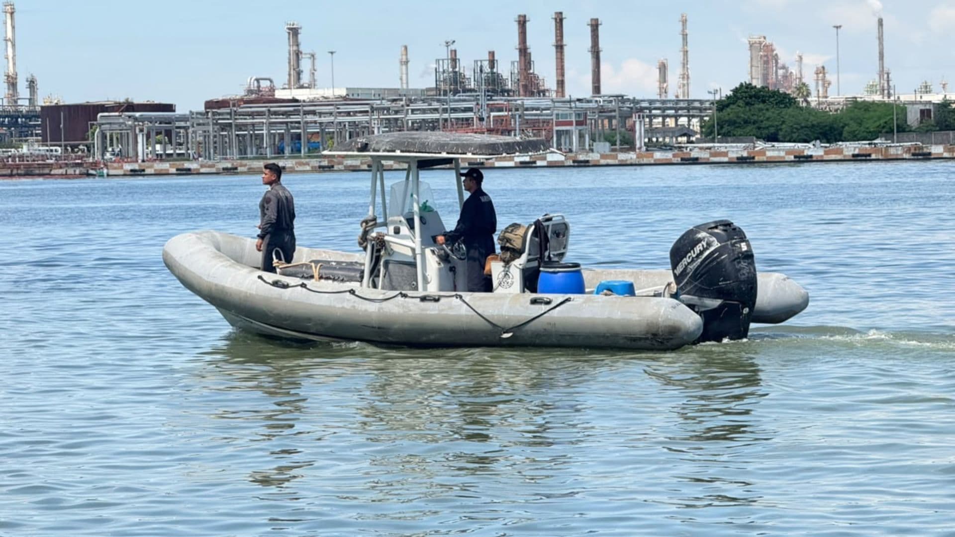 Continúan Labores de Limpieza por Derrame de Hidrocarburo en el Río Pánuco
