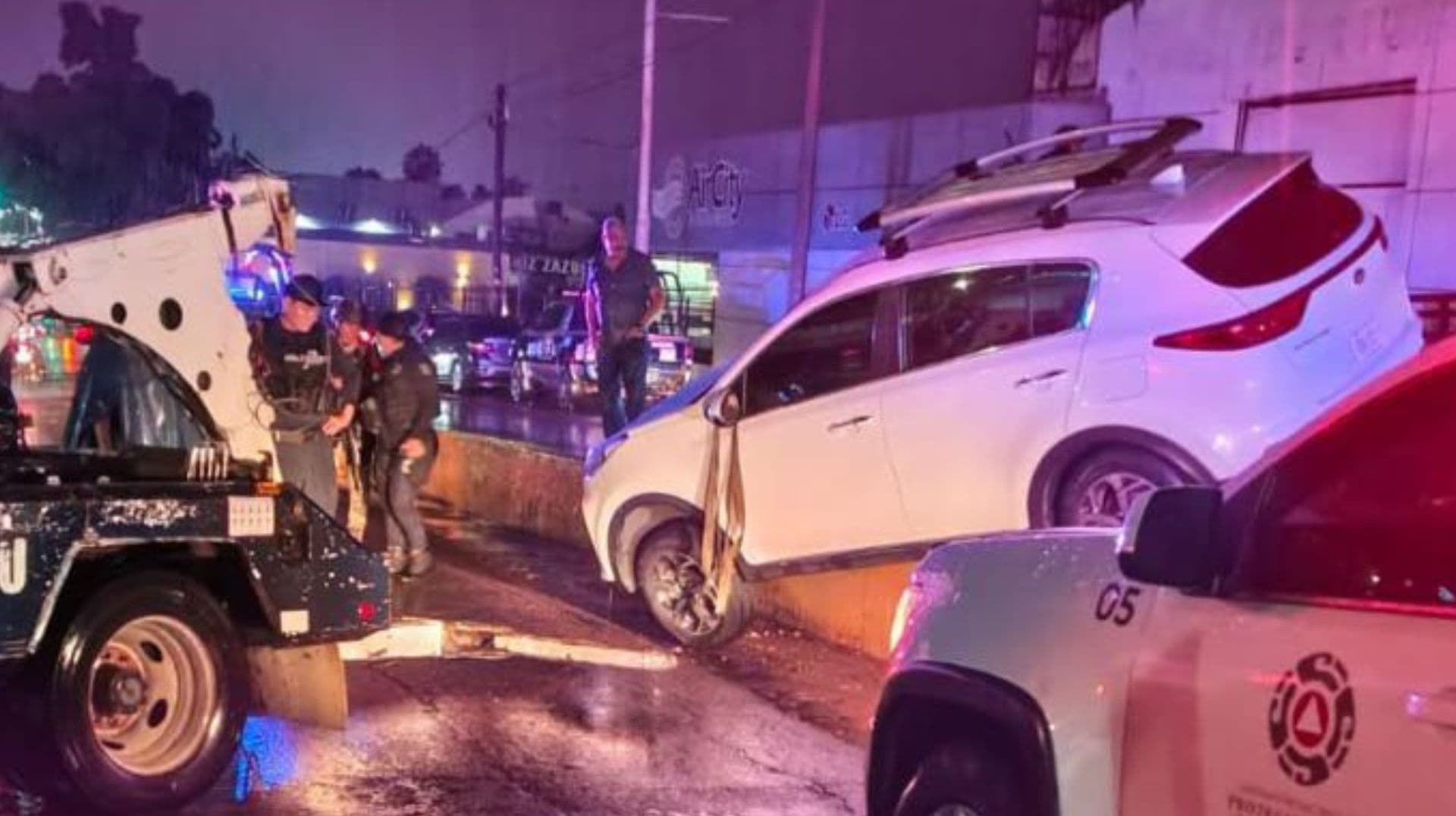 Fuertes Lluvias Provocan Crecida de Arroyos Culiacán; Varios Vehículos Fueron Arrastrados