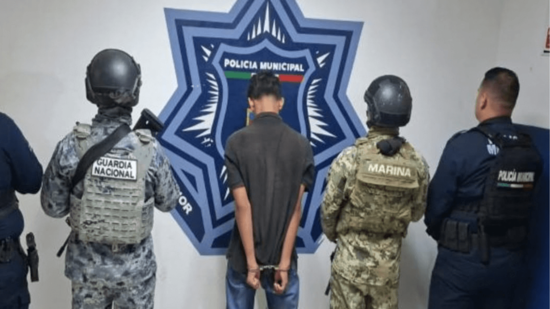 Un Menor y Un Joven Fueron Detenidos en Posesión de Armas y Drogas en Cajeme