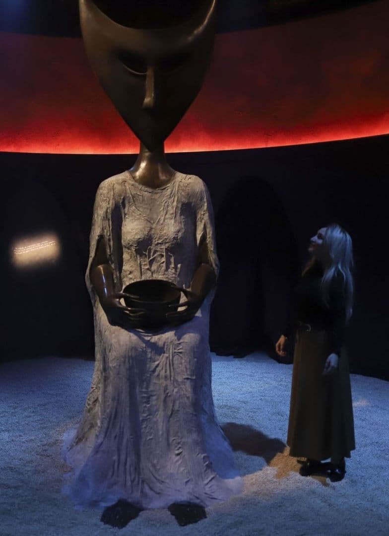 Recorre el universo surrealista de Leonora Carrington