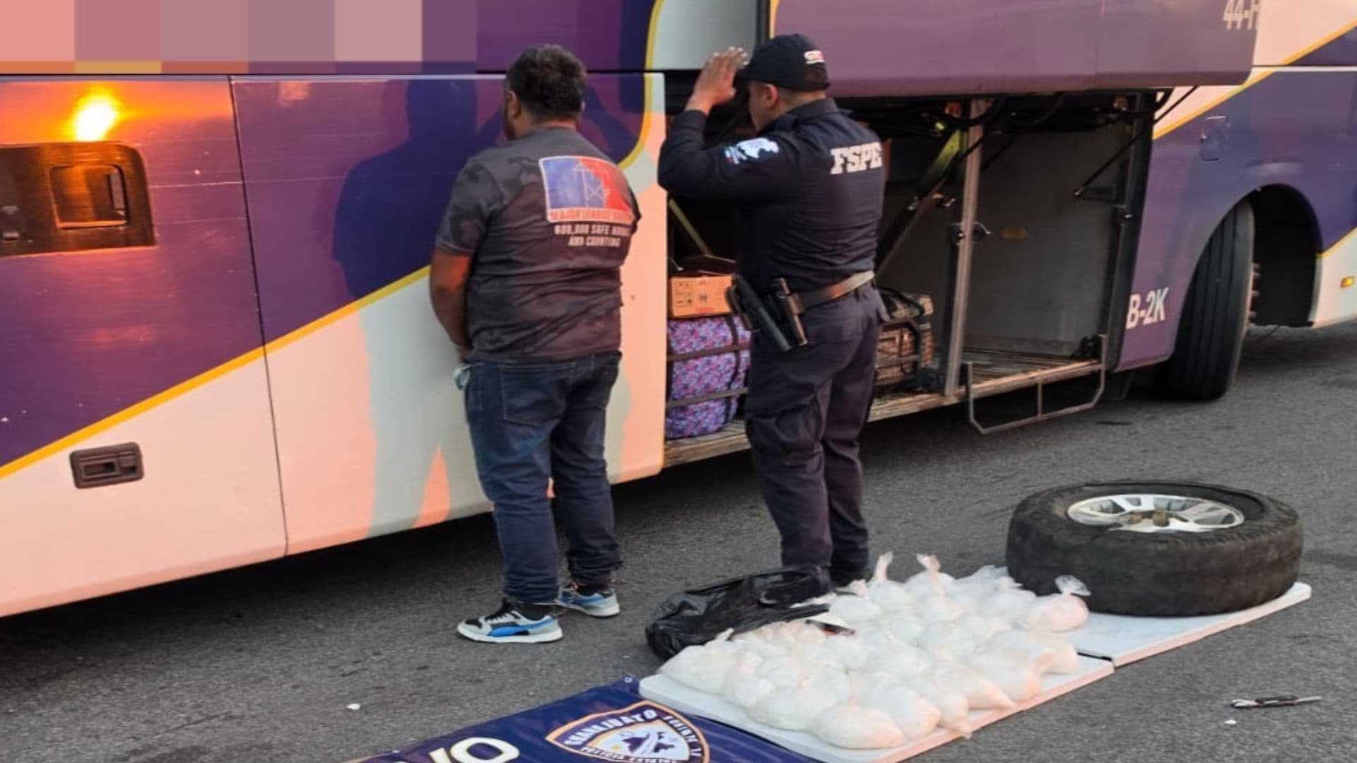 La llanta iba en el compartimiento del camión.