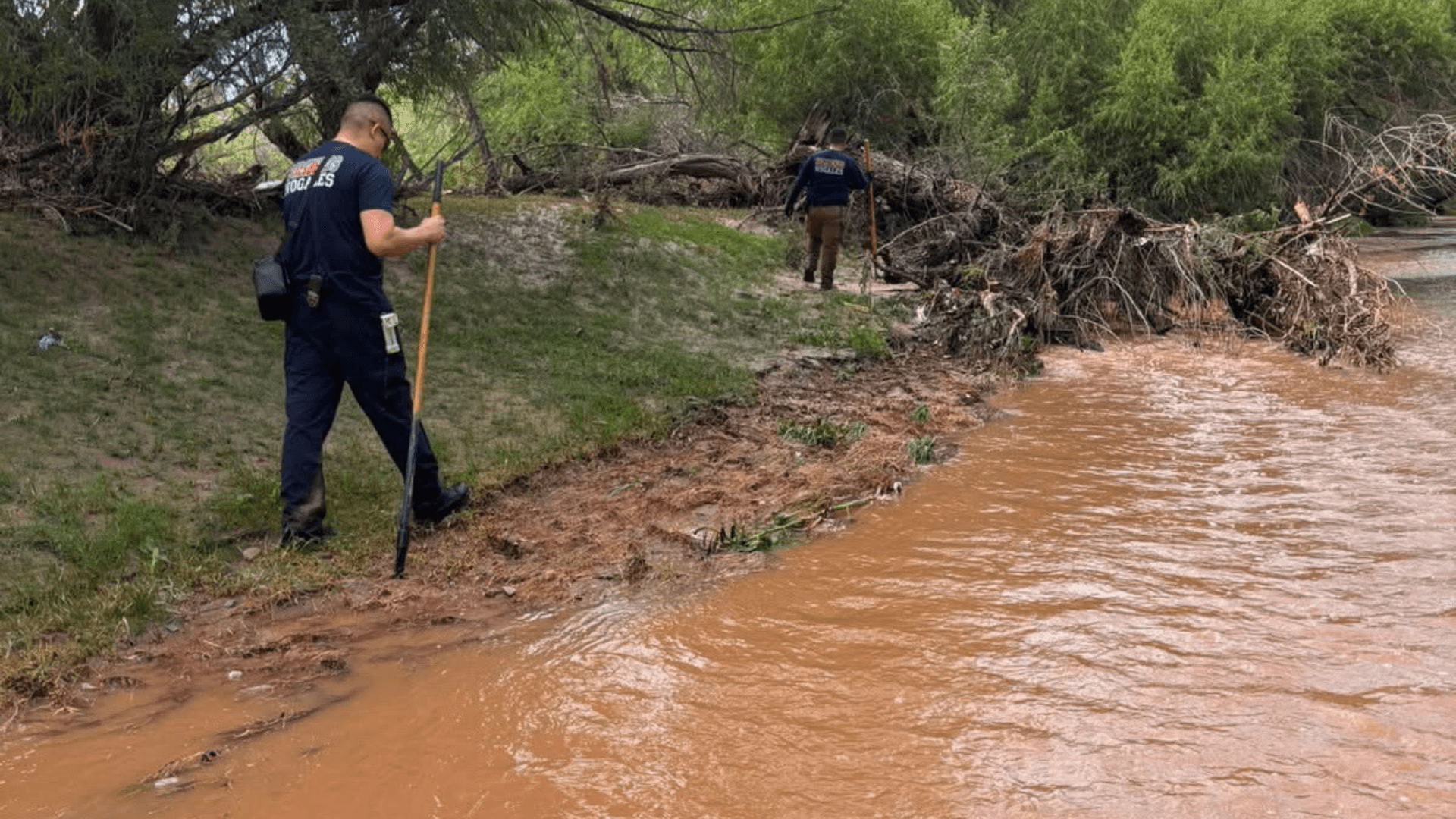 Intensa Lluvia Desborda Canales de Agua en Nogales, Sonora