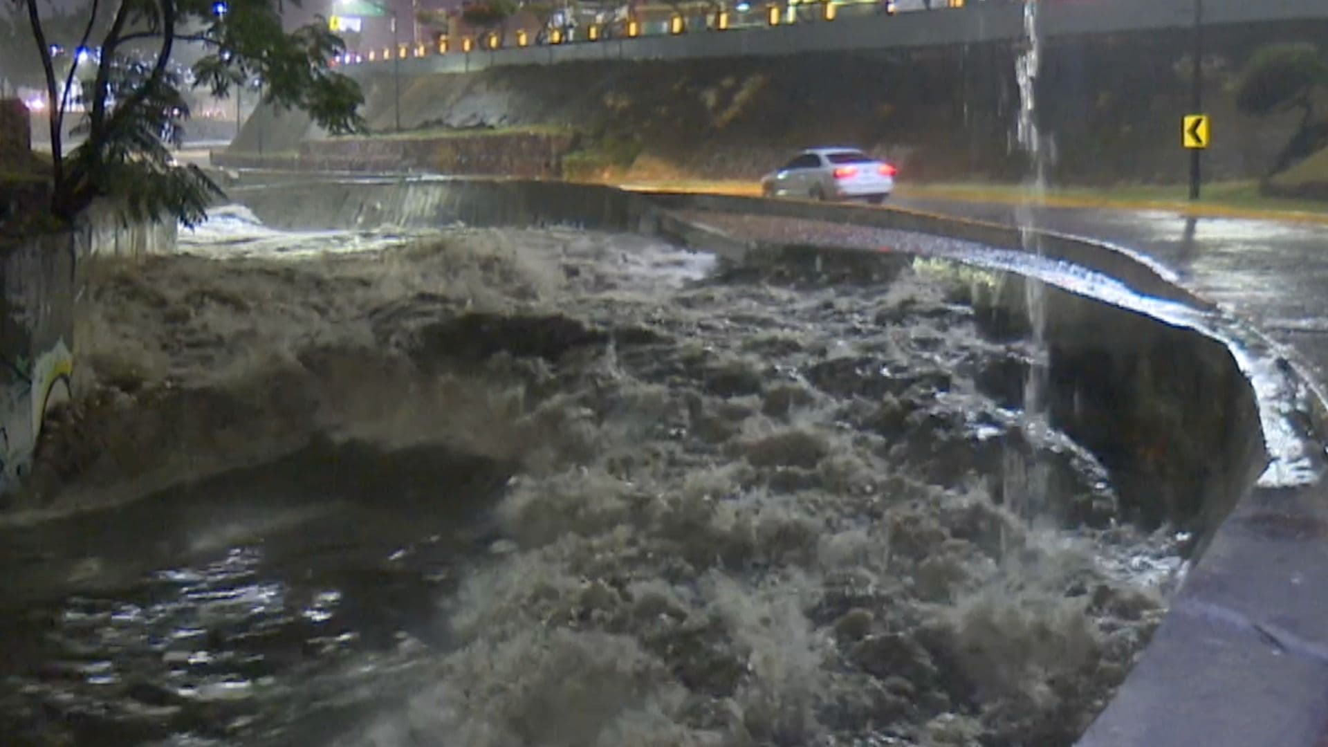 Tormenta Eléctrica Deja Daños Materiales en Distintas Zonas de León, Guanajuato.