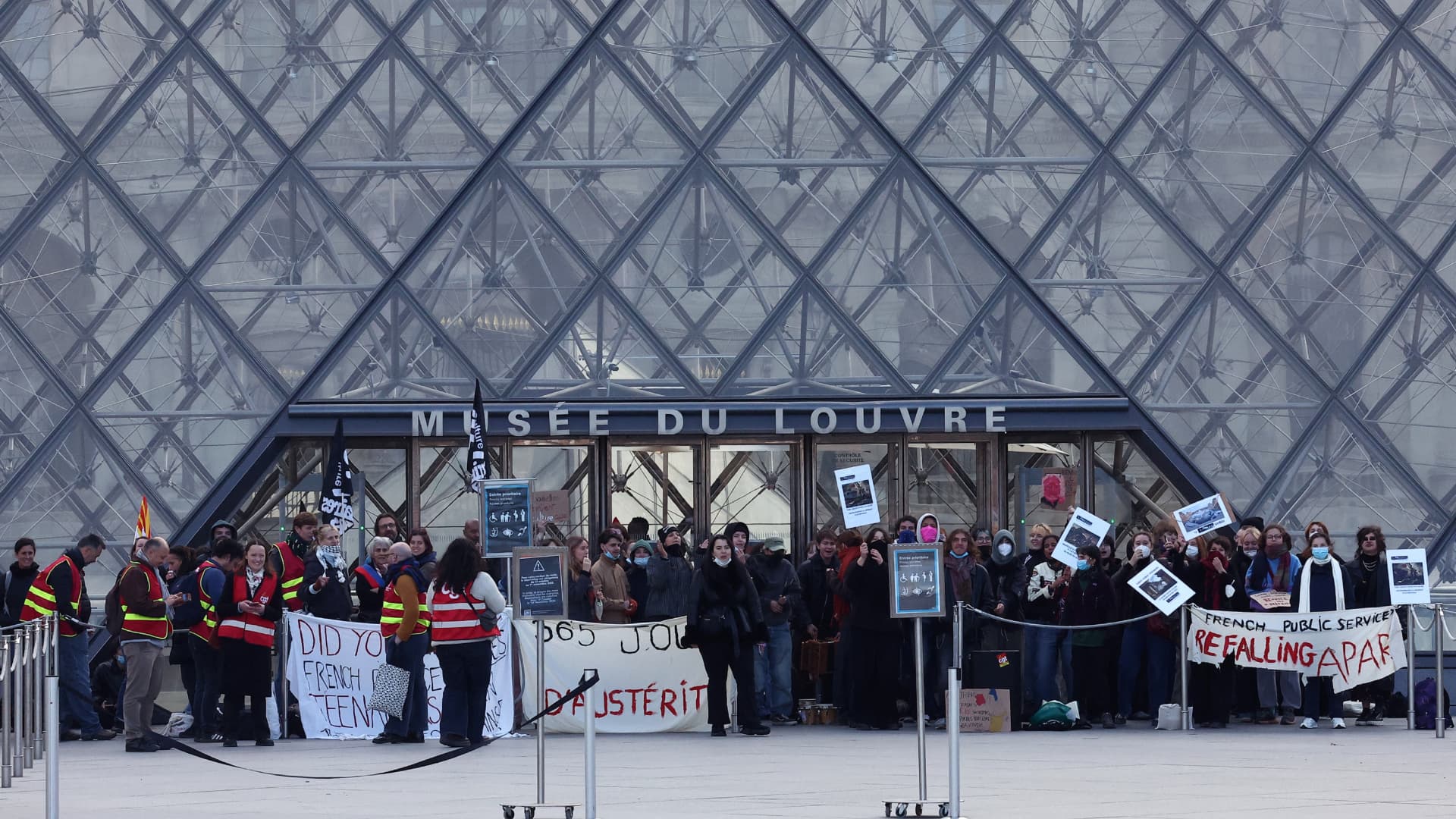 Louvre bloqueo