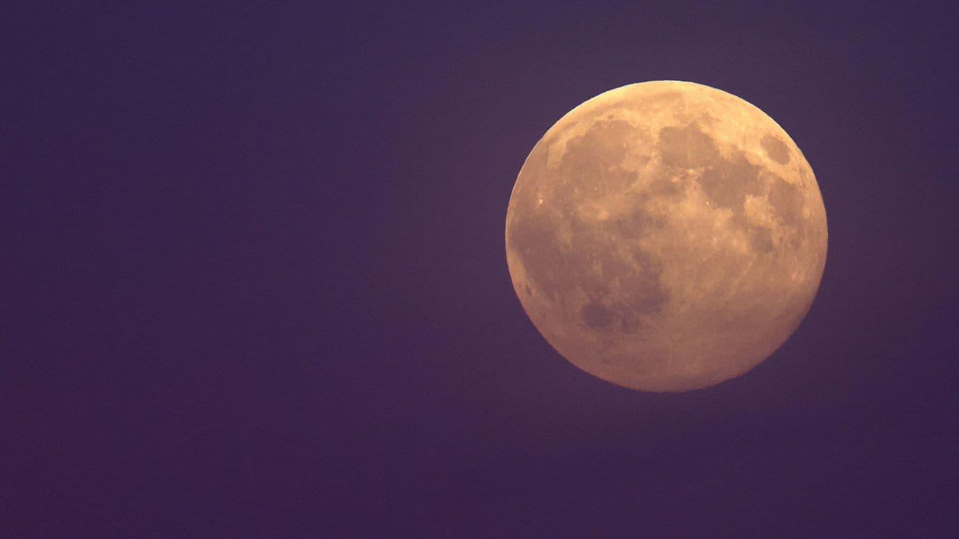 Luna Llena de Octubre 2026: ¿A Qué Hora Ver la Luna de Cazador en su Punto Máximo?