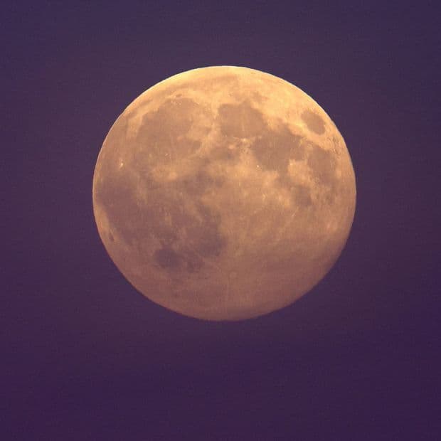 Luna Llena de Octubre 2026: ¿A Qué Hora Ver la Luna de Cazador en su Punto Máximo?