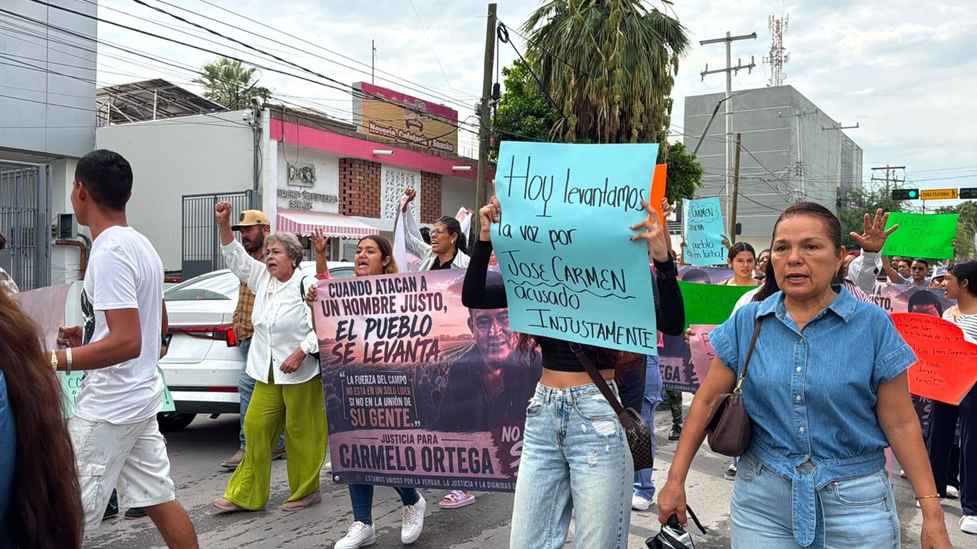 Campesinos de diferentes ejidos de La Laguna se manifestaron en Gómez Palacio para exigir la liberación del productor José Carmen 'N'