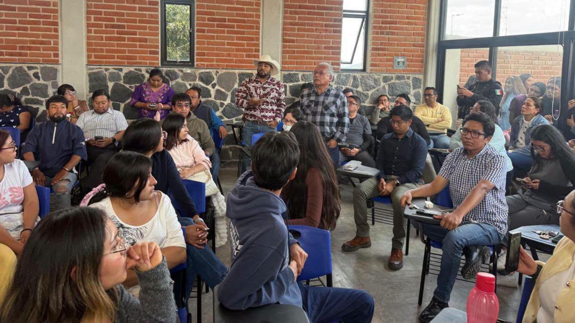 Manifestación de alumnos de medicina en Chiautzingo, Puebla