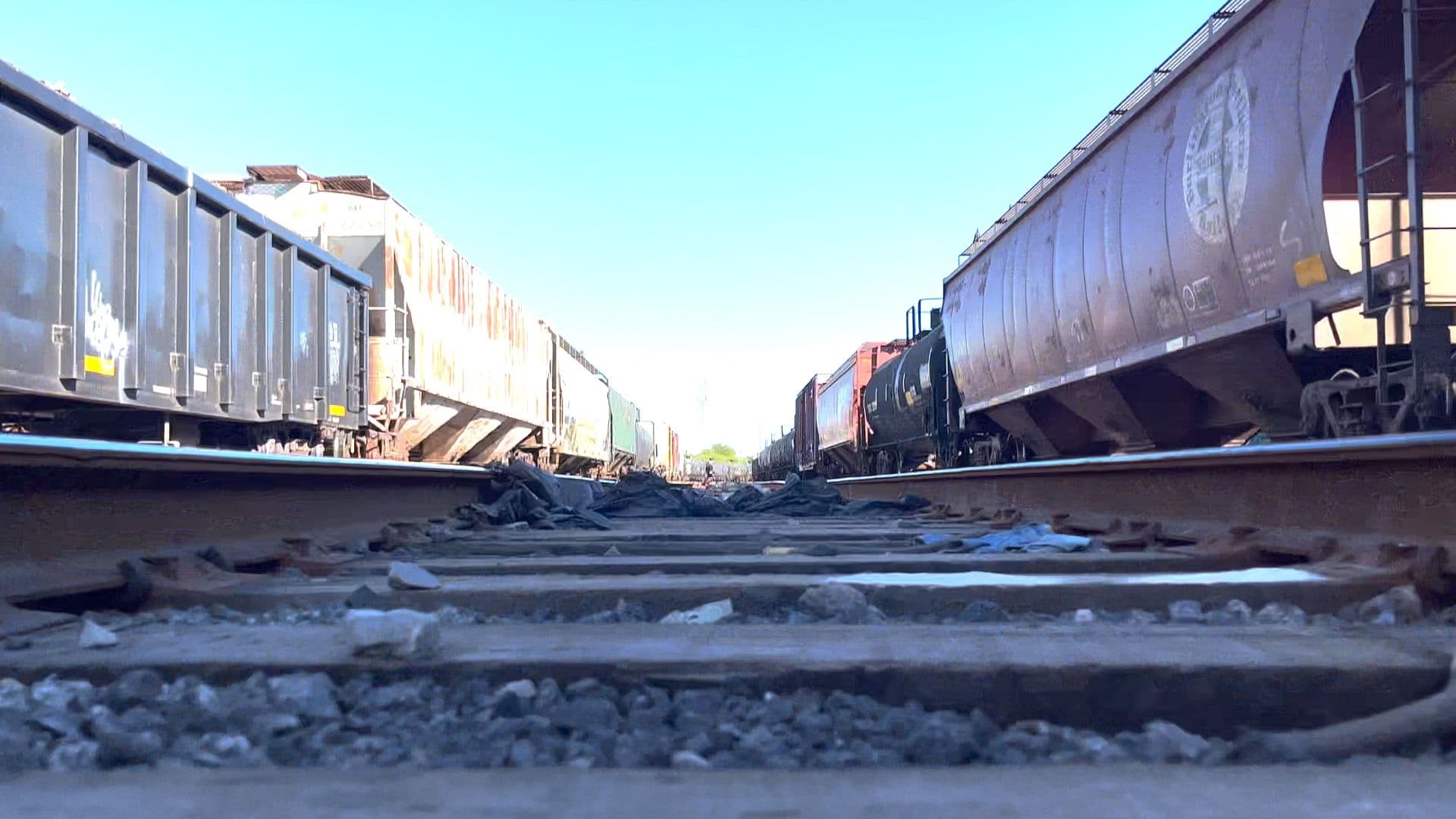 El cuerpo del joven fue localizado sobre las vías del tren que pasan por la colonia Nueva Jerusalén en Saltillo