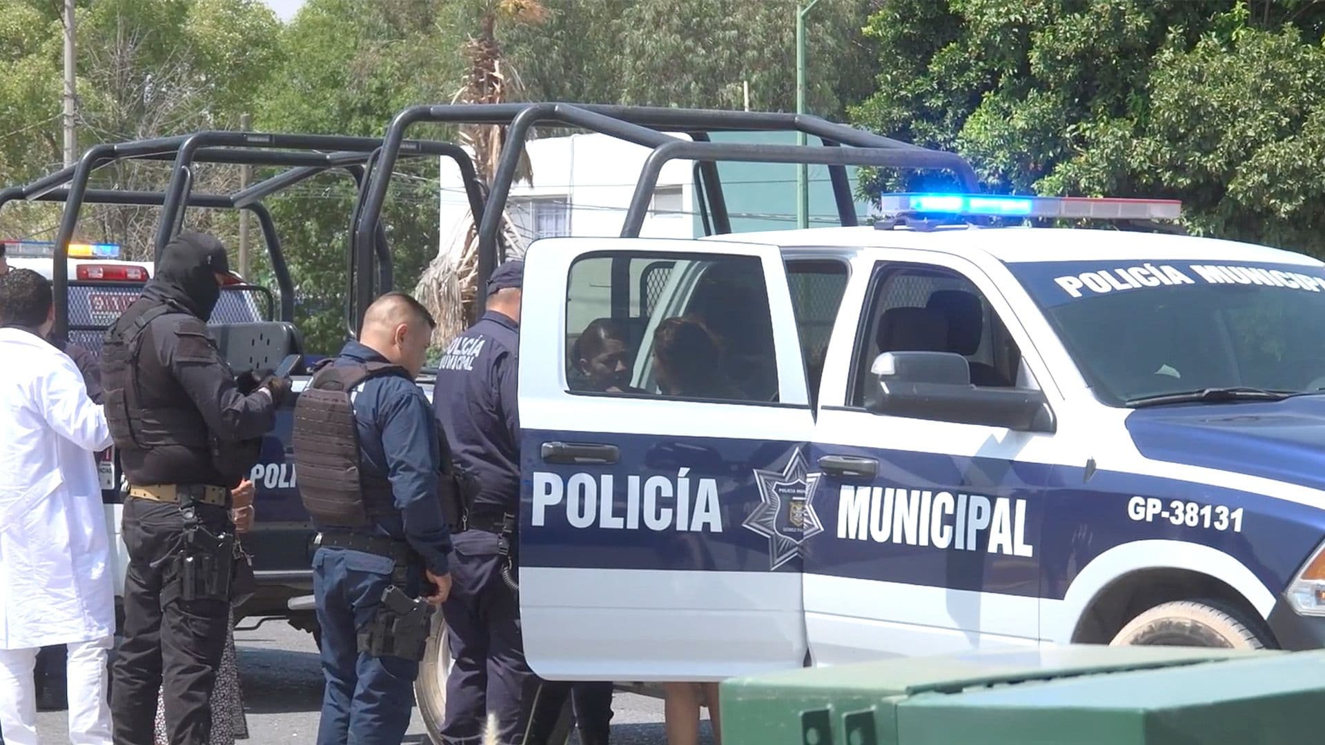 Una mujer con crisis epiléptica escapa de la Clínica 51 del IMSS en Gómez Palacio, desmayándose en el periférico