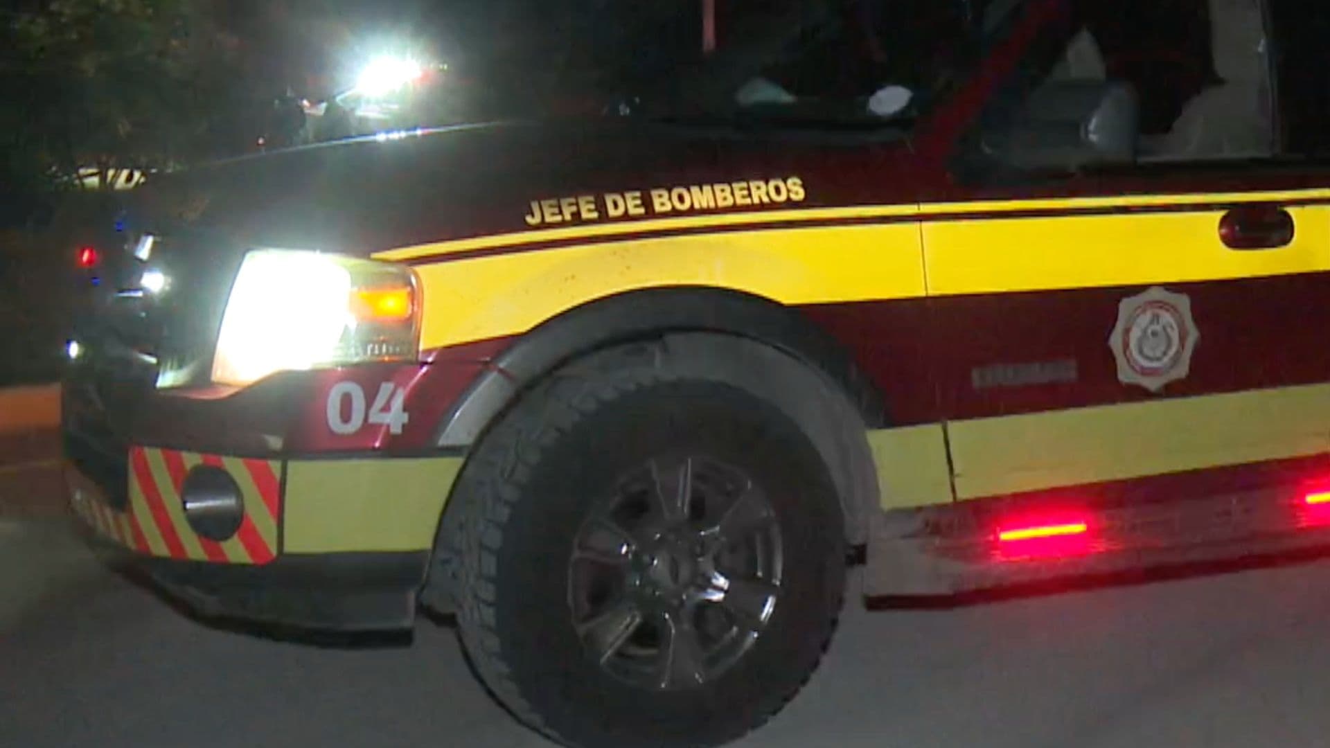 Mujer y su Hija Resultan Heridas al Volcar su Auto Frente Parque Industrial Colinas de León.