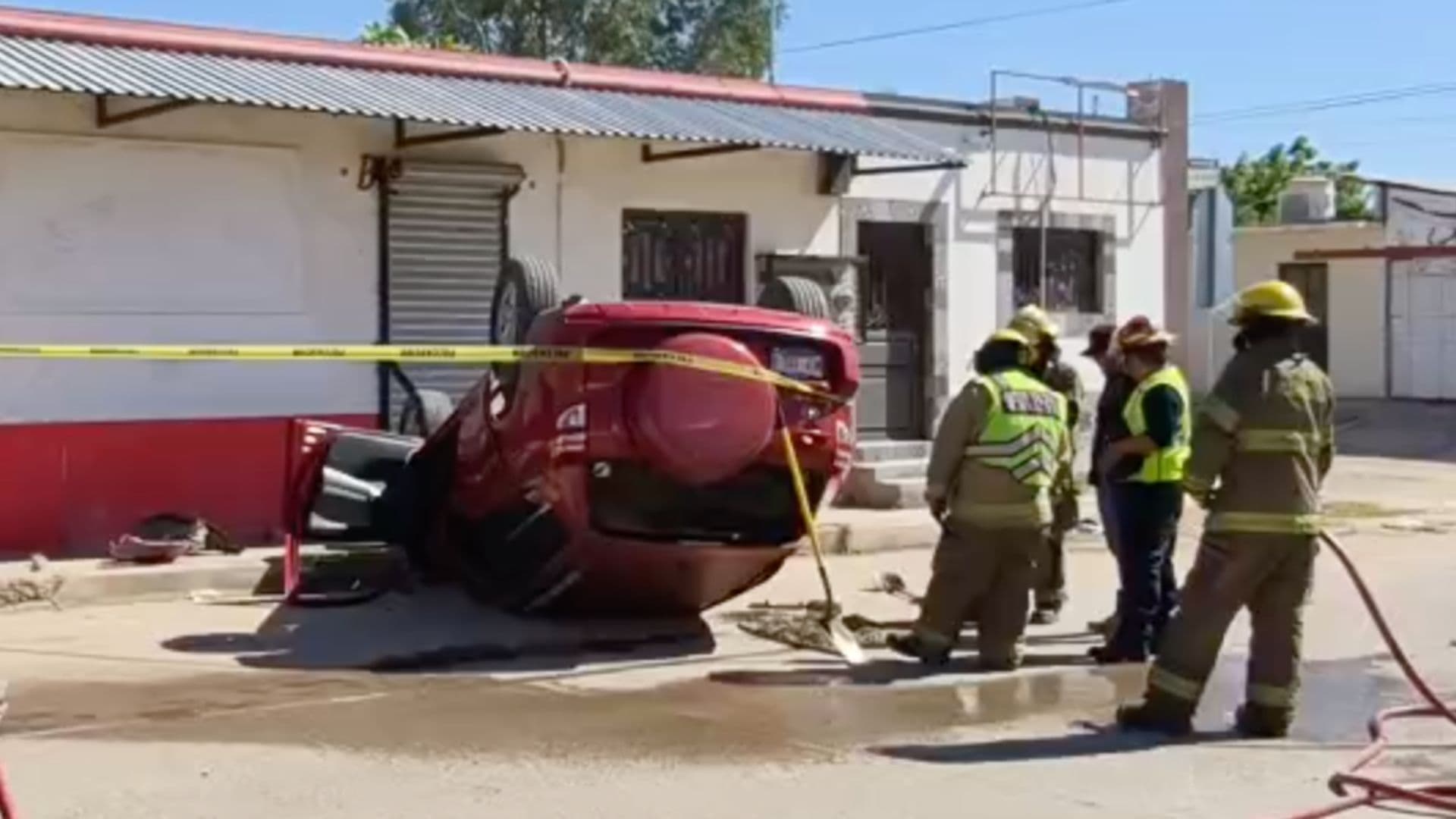 Madre e Hijo Resultan con Crisis Nerviosa tras Volcar Vehículo en Hermosillo